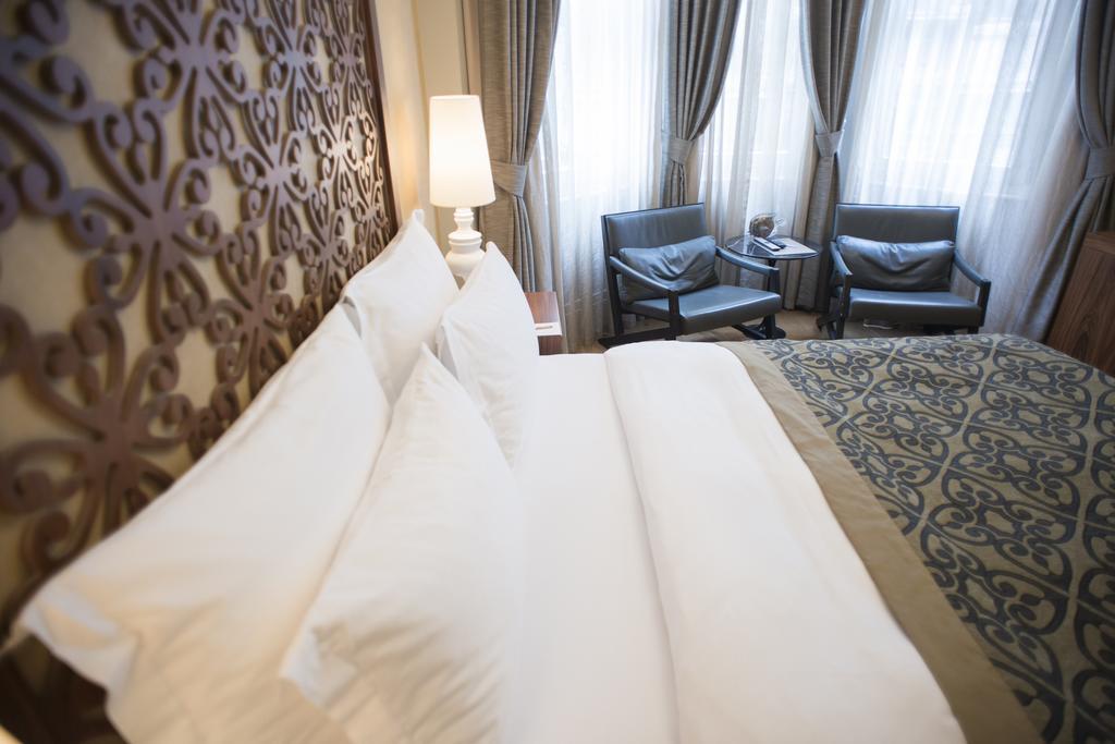 Suite mit Kingsize-Bett und Kamin