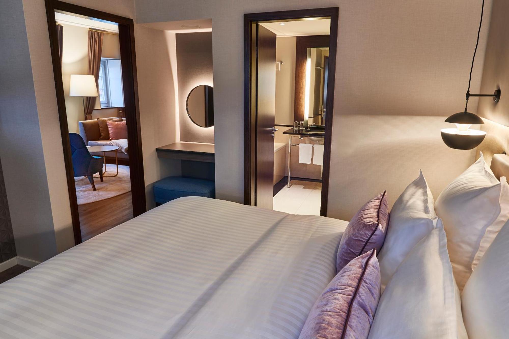 Suite - free parking,980697358:JPEG