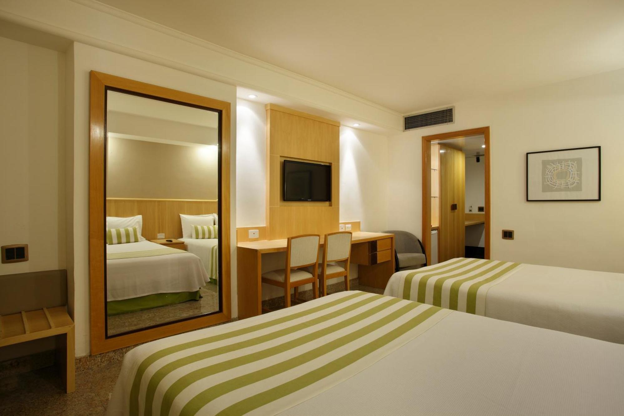 Quarto Duplo Deluxe com 1 Cama de Casal