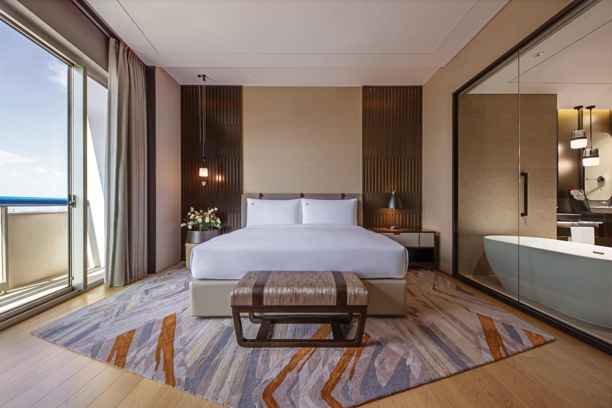Crest Suite met 1 Kingsize Bed, L65 Loungetoegang, Hoge Verdieping, 2 Balkons, Panoramisch Uitzicht