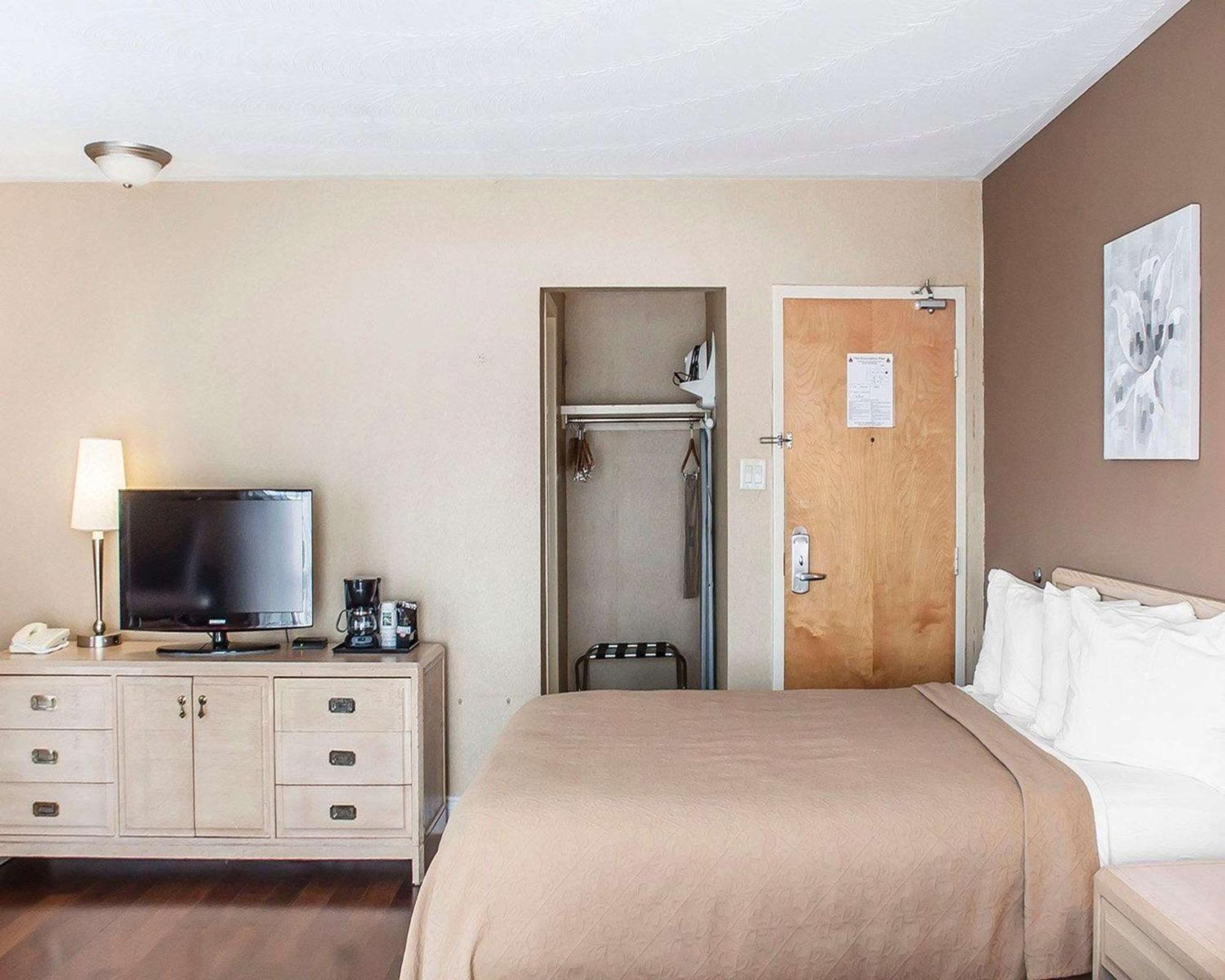 Kamer met 2 Queensize Bedden - Rookvrij