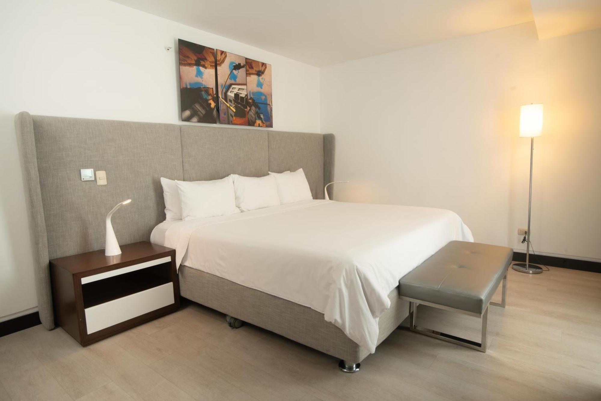 Premium King Room,1277949067:JPEG