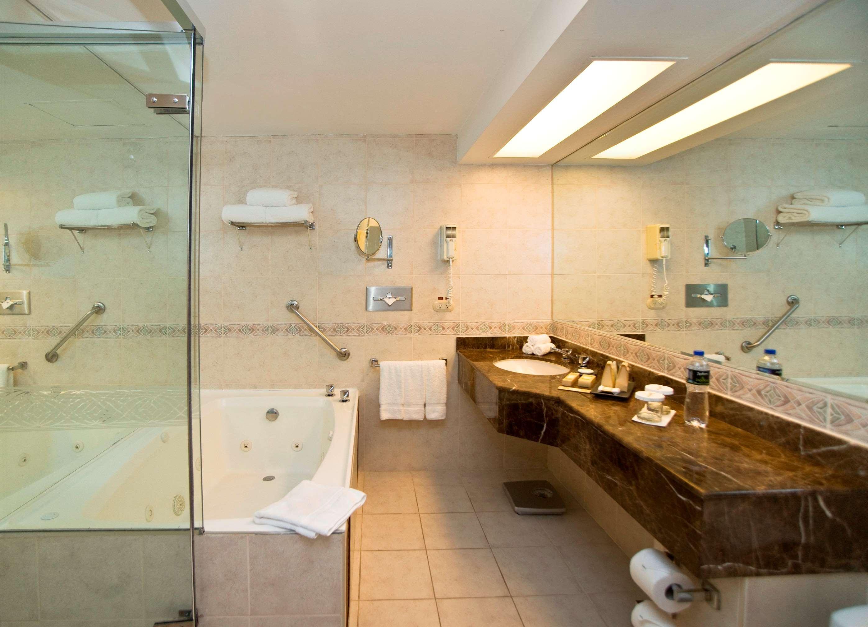 Suite con bañera de hidromasaje - Cama extragrande