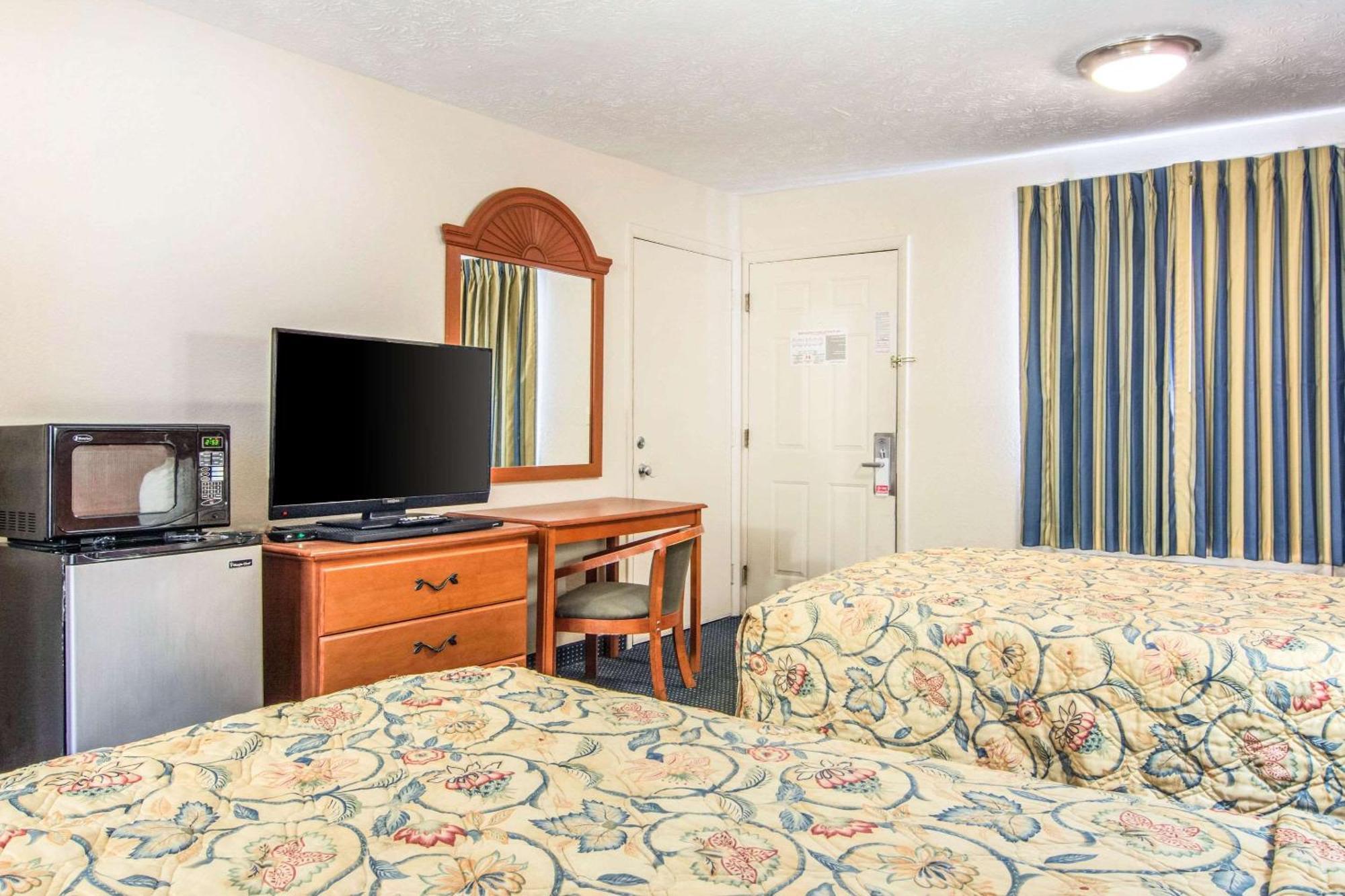 Double Room with Two Double Beds - Non-Smoking