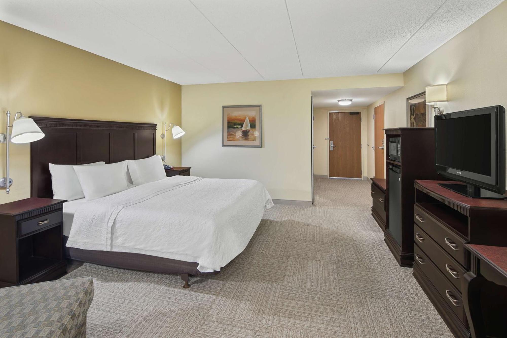 King Room with Accessible Tub - Mobility and Hearing Access/Non-Smoking