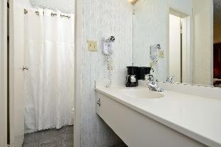 Queen Room with Two Queen Beds - Pet Friendly/Non-Smoking