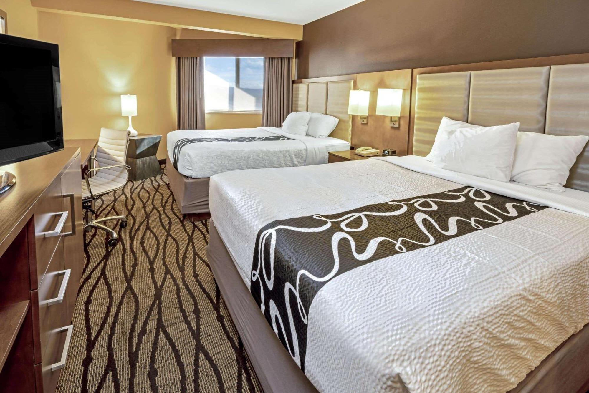 Deluxe Queen Room with Two Queen Beds