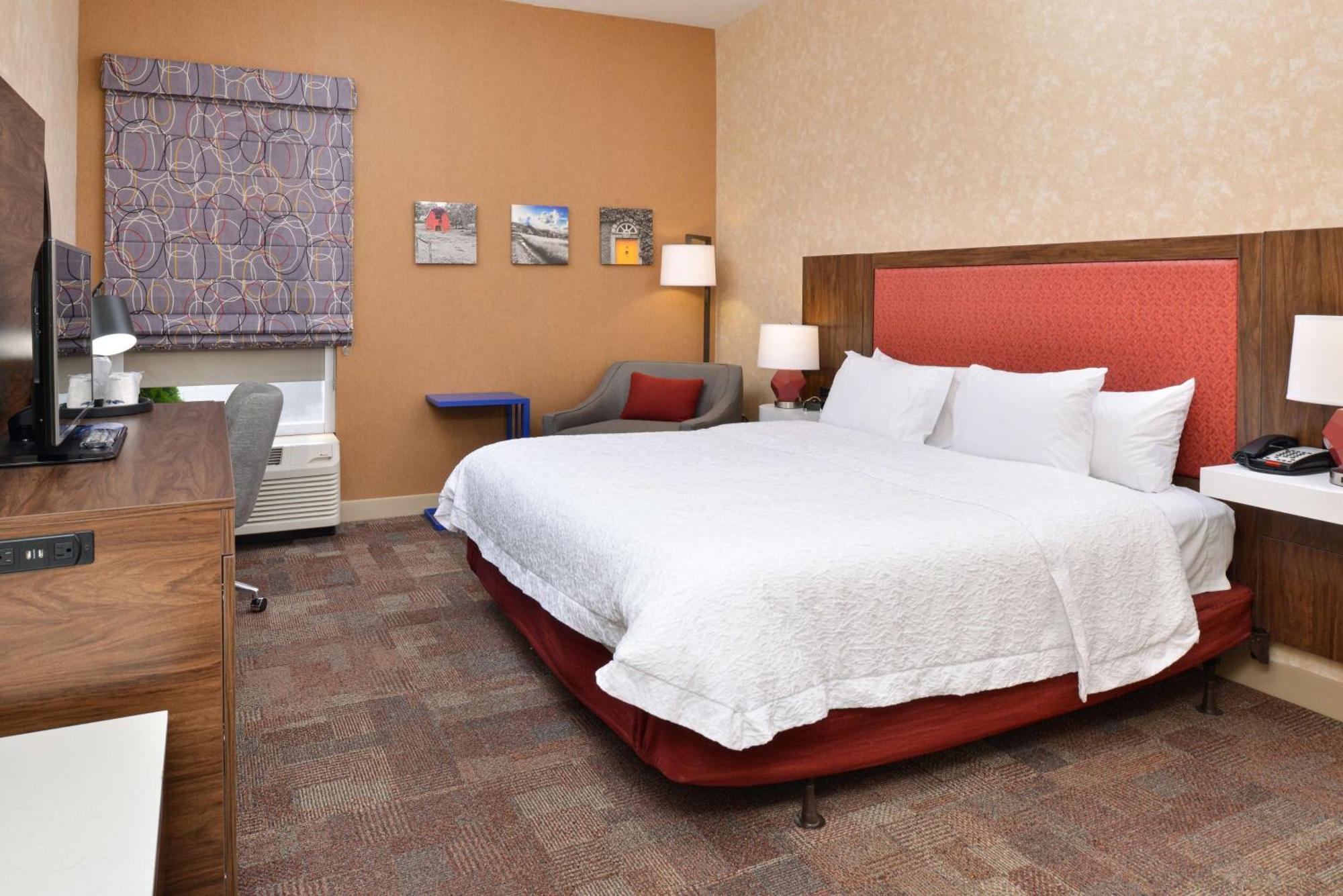 King Room with King Bed - Non-Smoking
