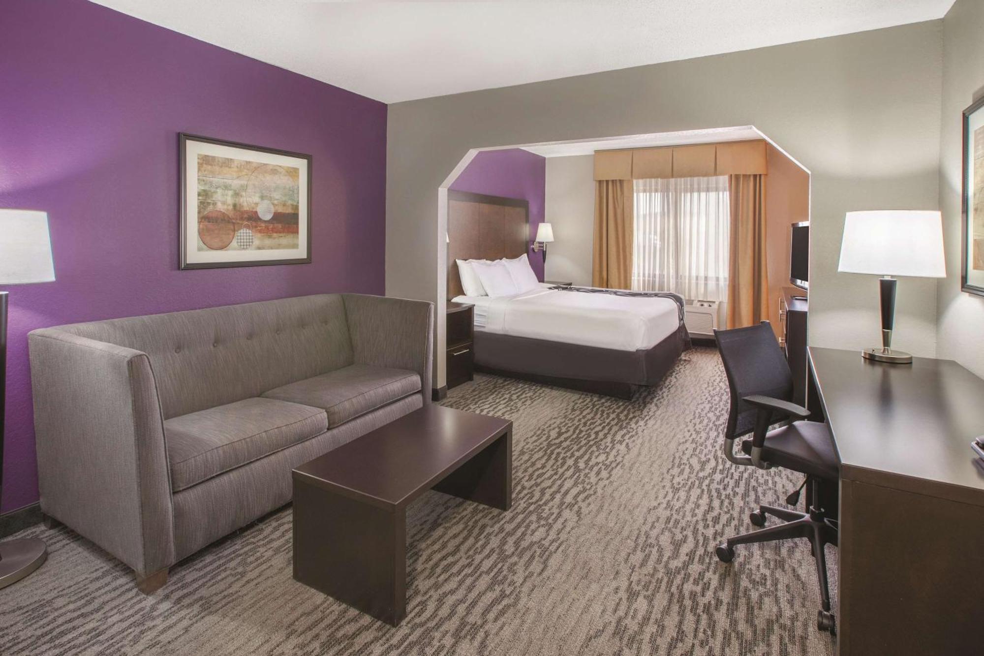 1 King Bed, Deluxe, Non-Smoking
