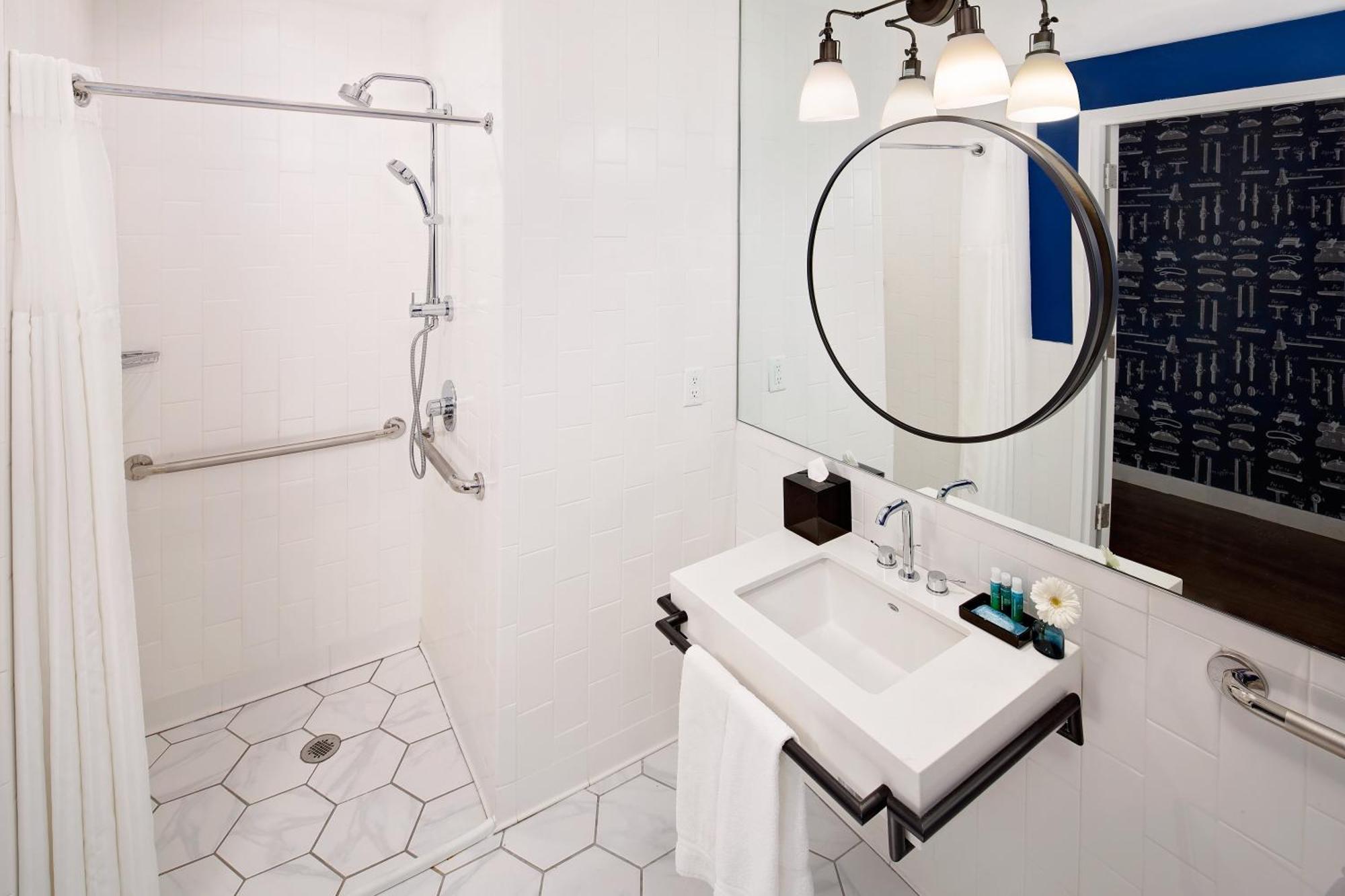 Kamer met Kingsize Bed - Toegankelijk voor Slechthorenden - Rolstoeltoegankelijke Douche