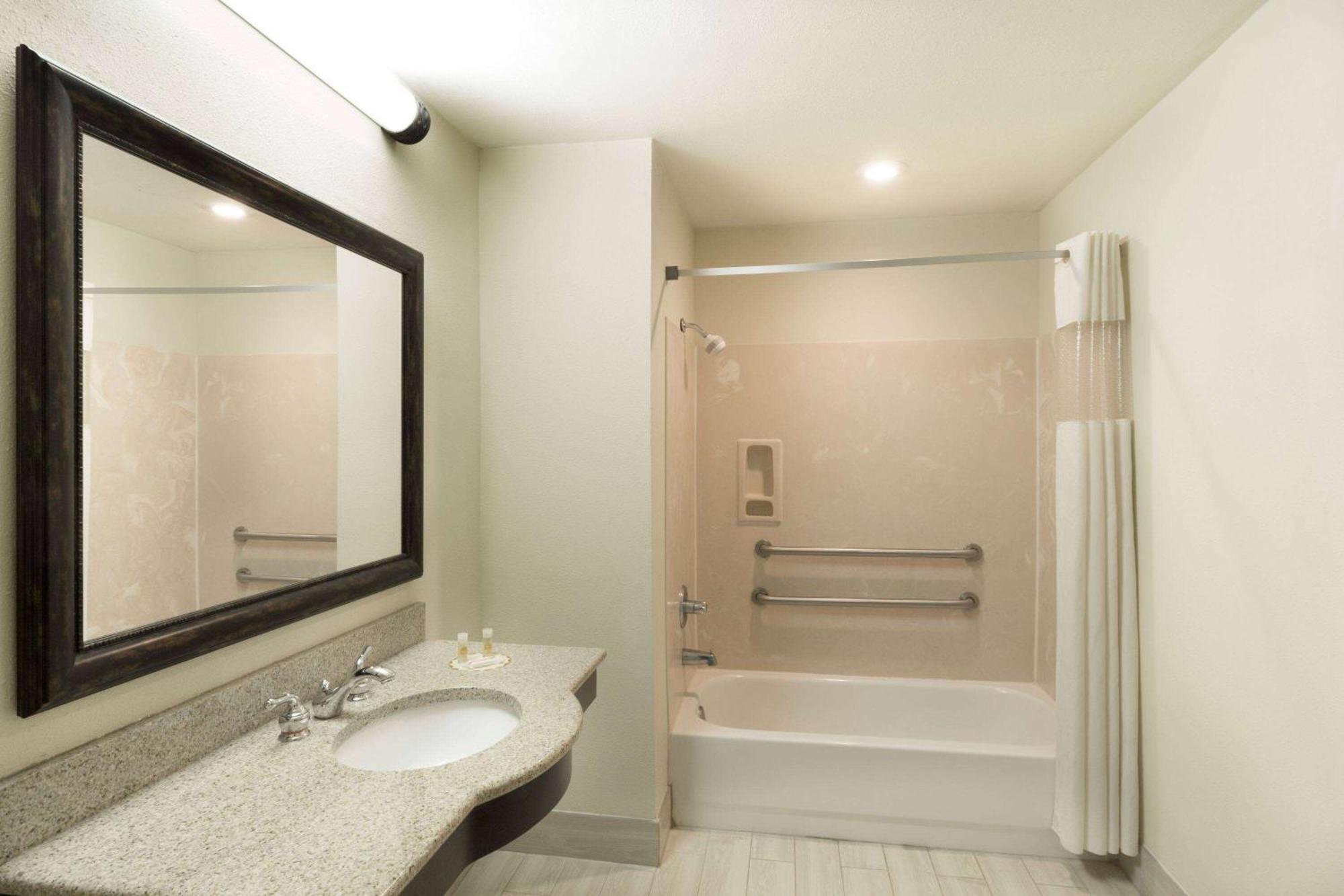 Double Room with Two Double Beds - Non-Smoking