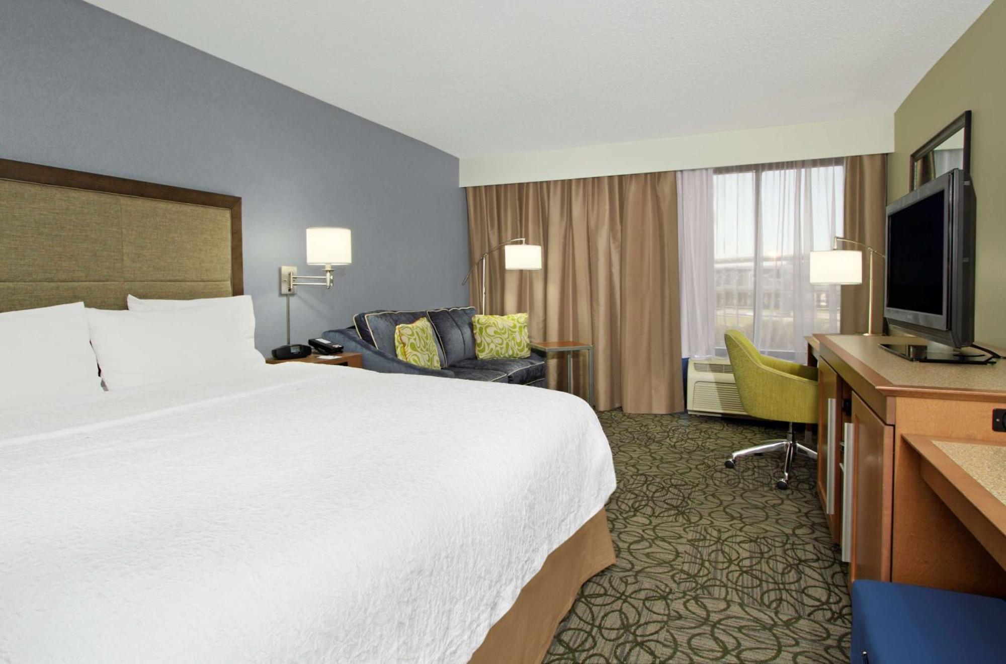 King Room with Sofa Bed - Hearing Accessible/Non-Smoking