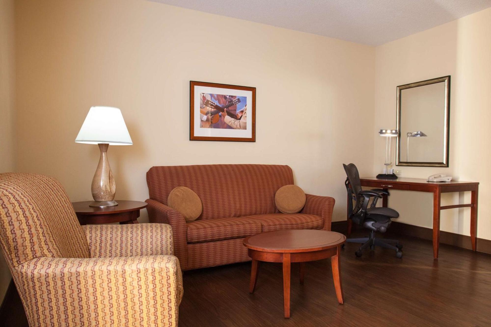 One-Bedroom Queen Suite Sofa Bed,1552334839:JPEG
