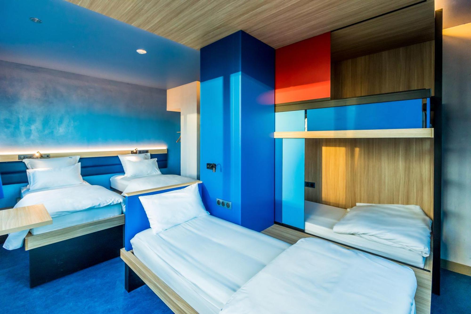Family Room with Private Bathroom (5 People) with Seine View,800260503:JPEG