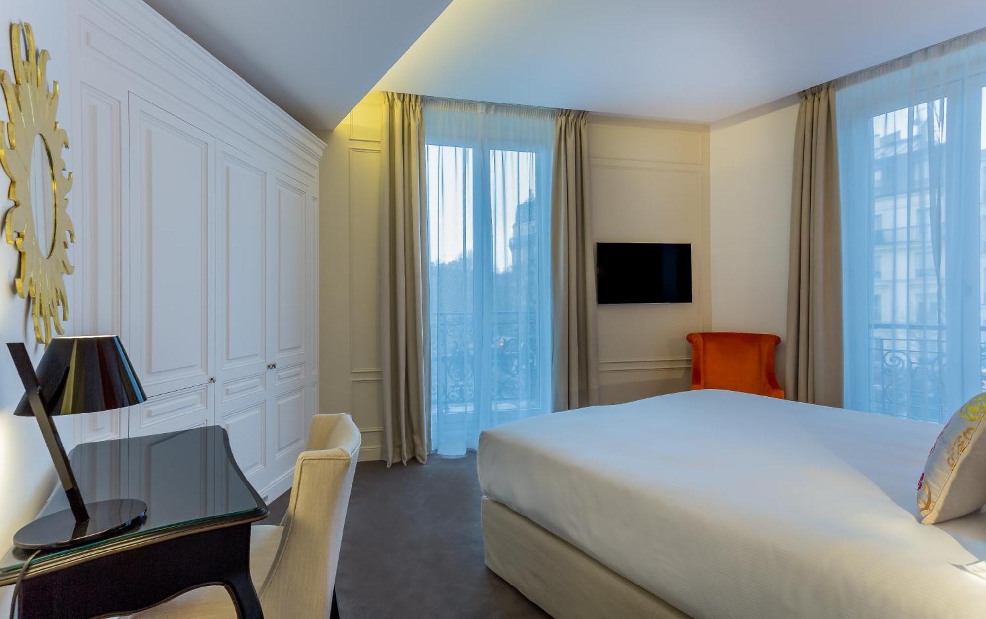 Doppelzimmer Comtesse mit Aussicht auf den Eiffelturm