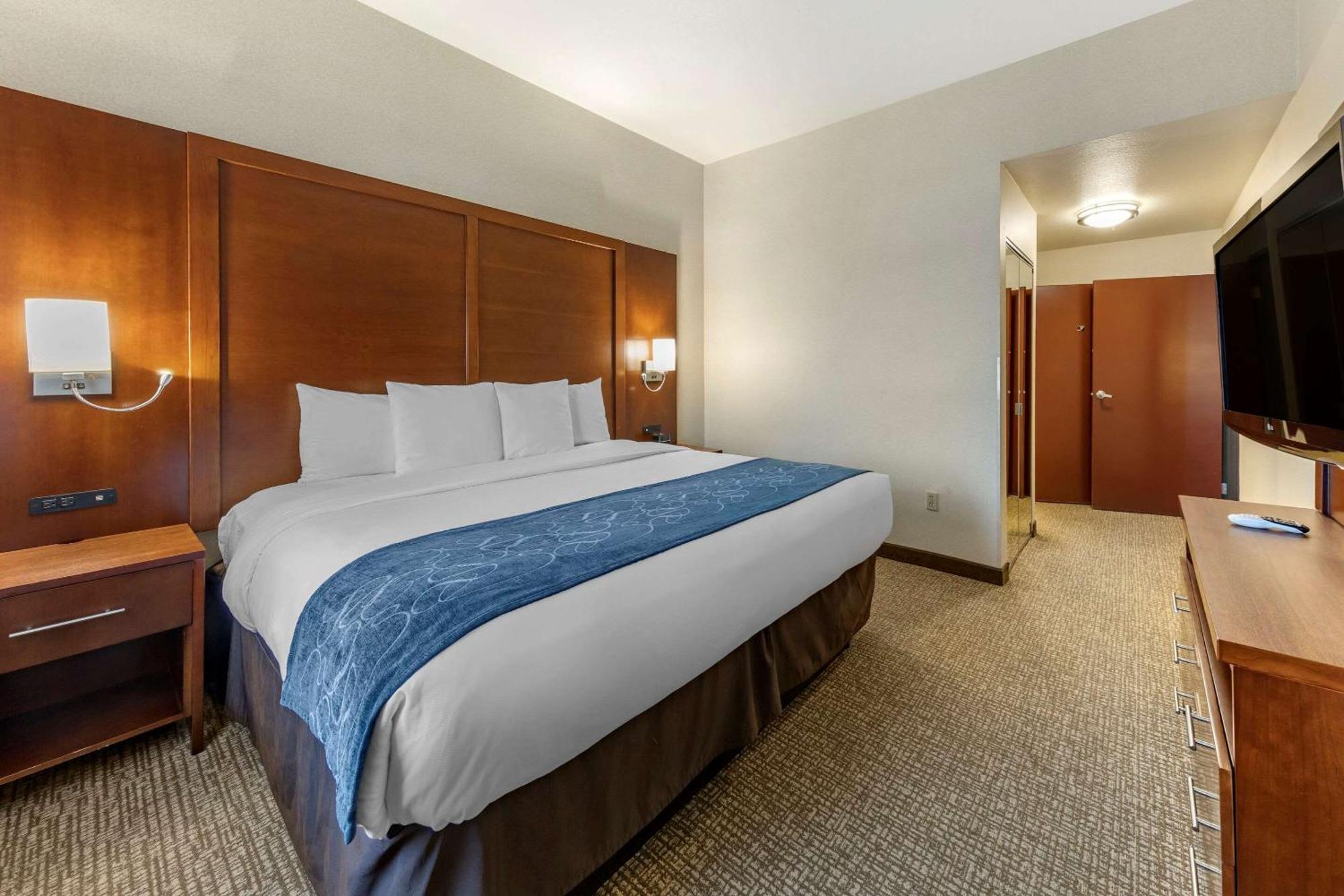 Superior King Suite - Non-Smoking