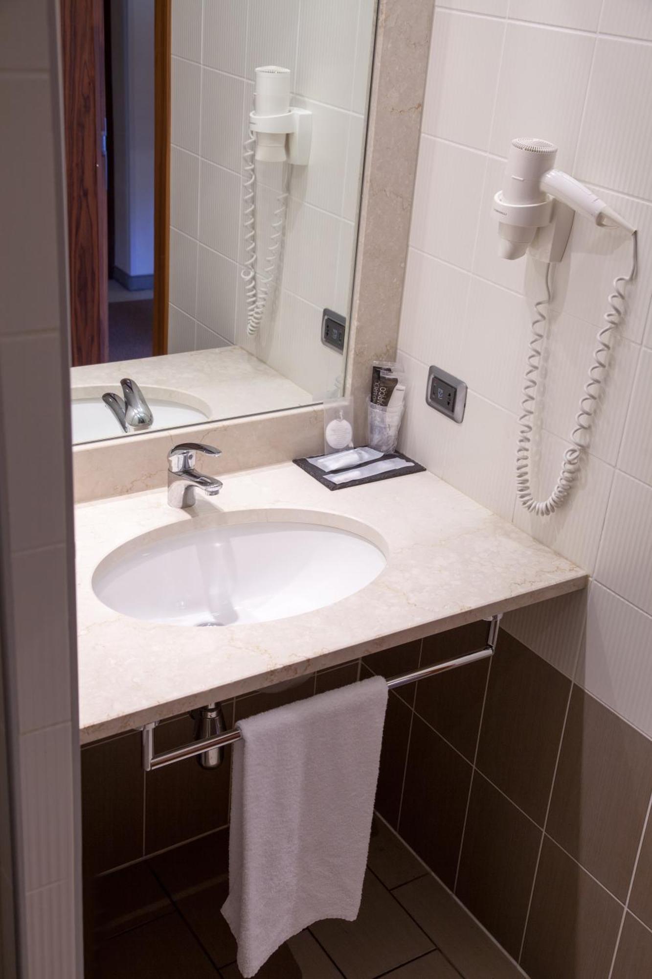 Camera Doppia con Letti Singoli con Bagno Privato