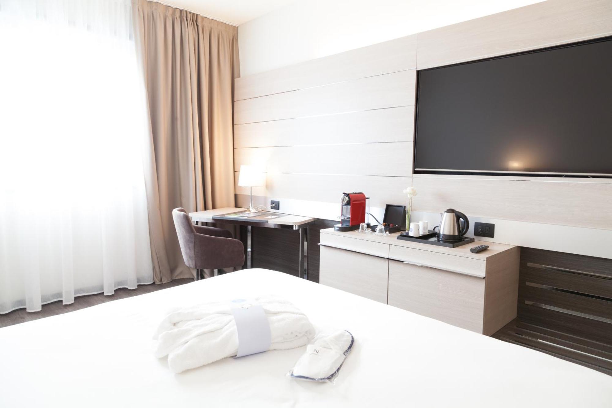 Executive Double Room with Sofa Bed,1279767268:JPEG