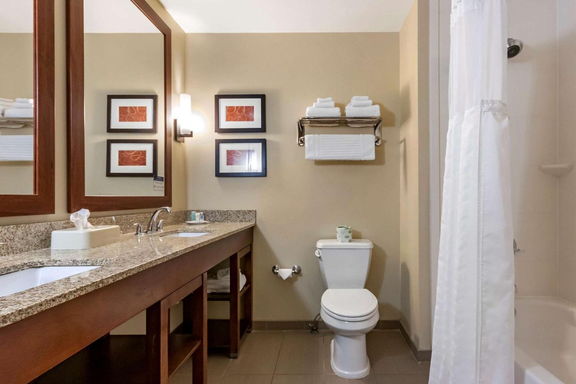 Queen Suite Two Queen Beds