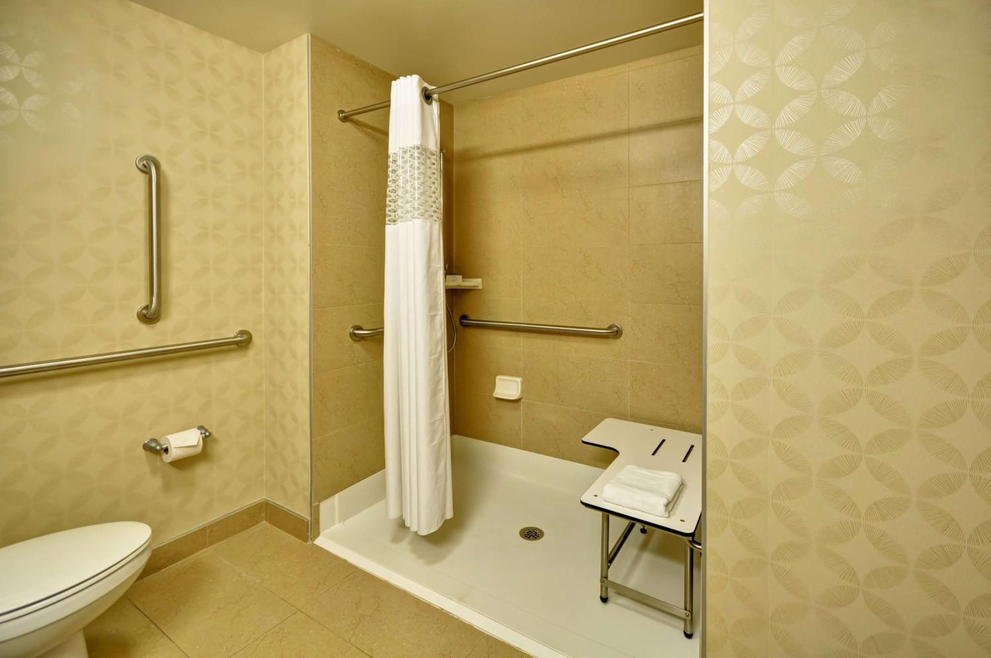 King Room with Roll-In Shower - Mobility and Hearing Access/Non-Smoking