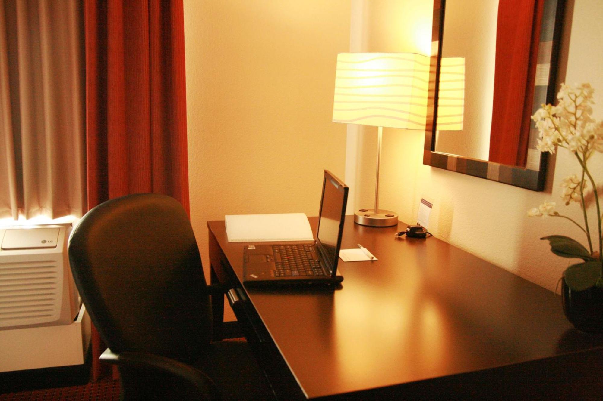 King Room with Accessible Tub - Mobility and Hearing Access/Non-Smoking