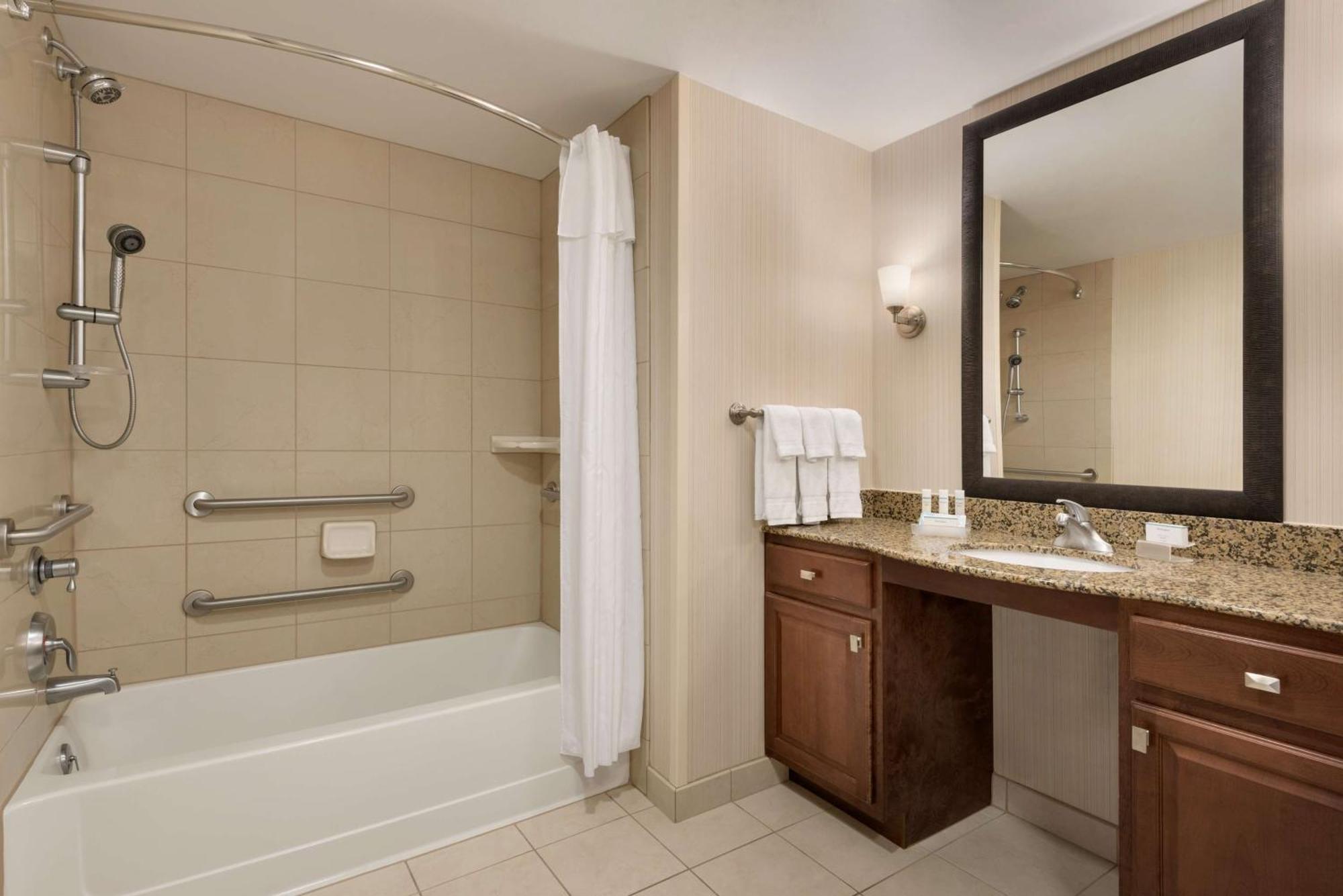 One-Bedroom King Suite - Non-Smoking
