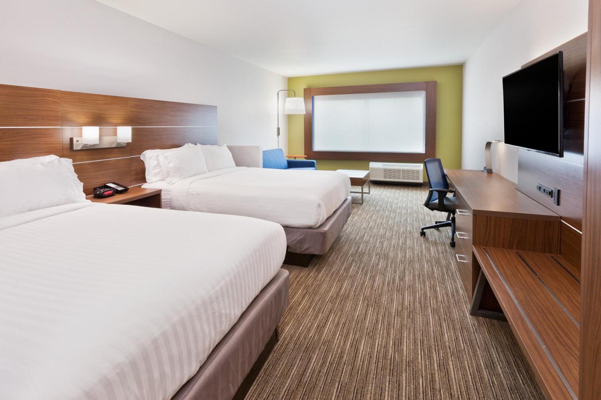 Queen Suite with Two Queen Beds