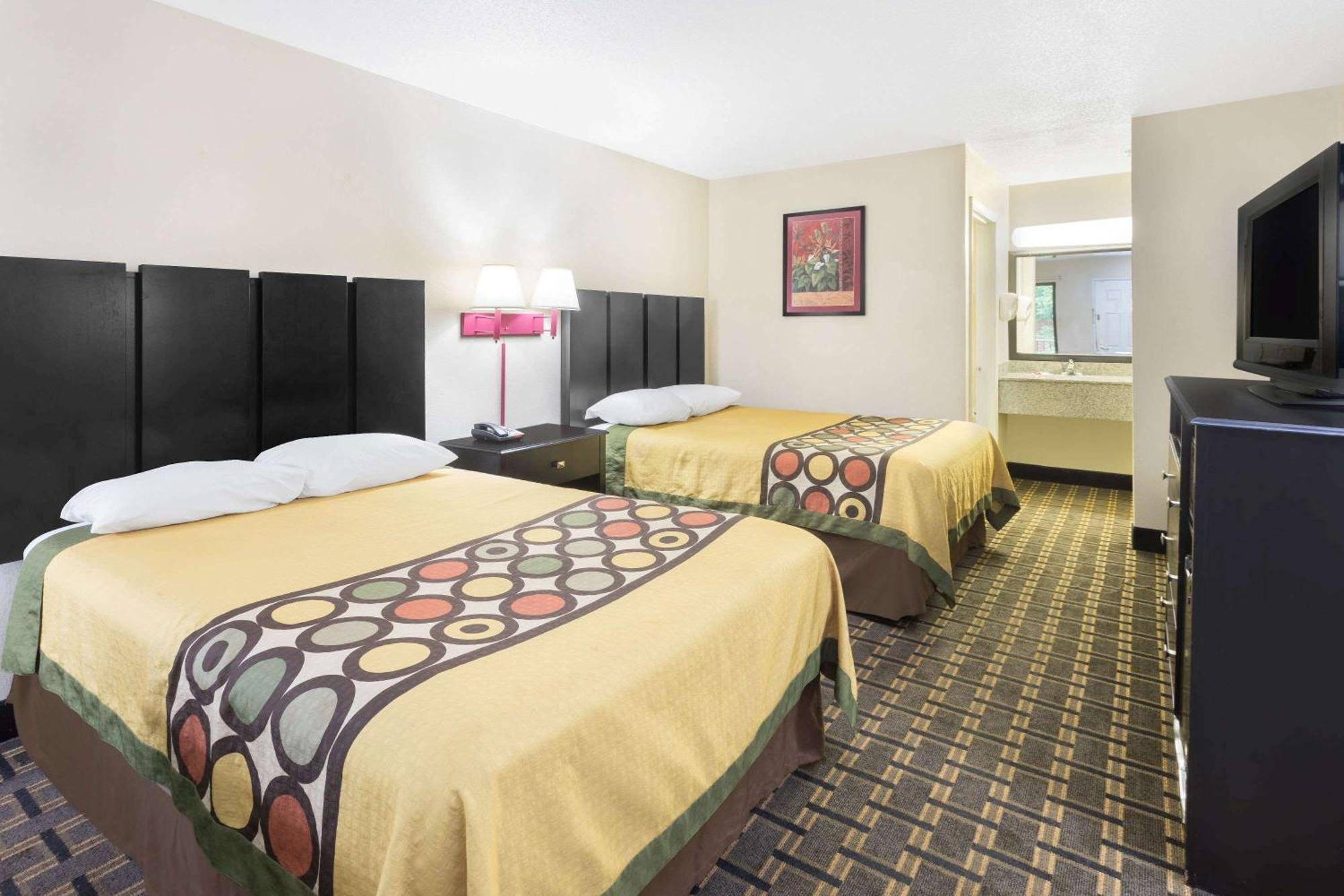 Double Room with Two Double Beds - Smoking