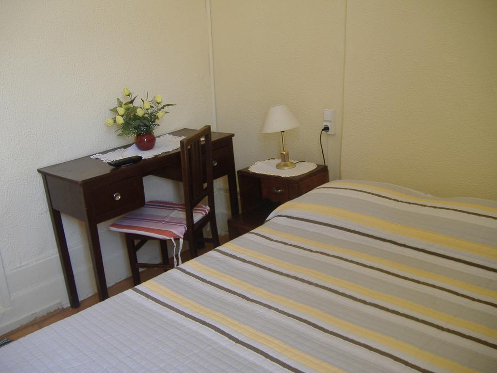 Quarto Deluxe (2 Adultos + 1 Criança)