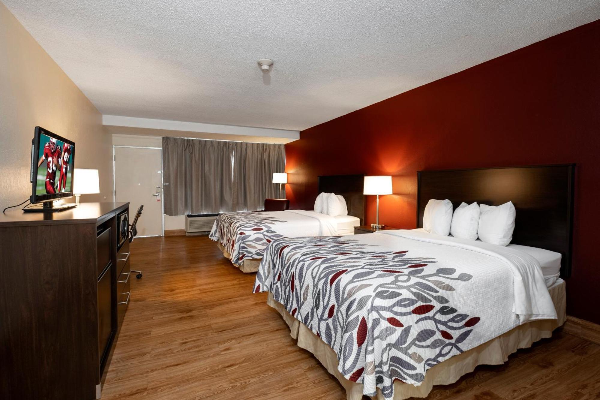 Deluxe Double Room with Two Double Beds - Disability Access/Roll-in Shower Non-Smoking