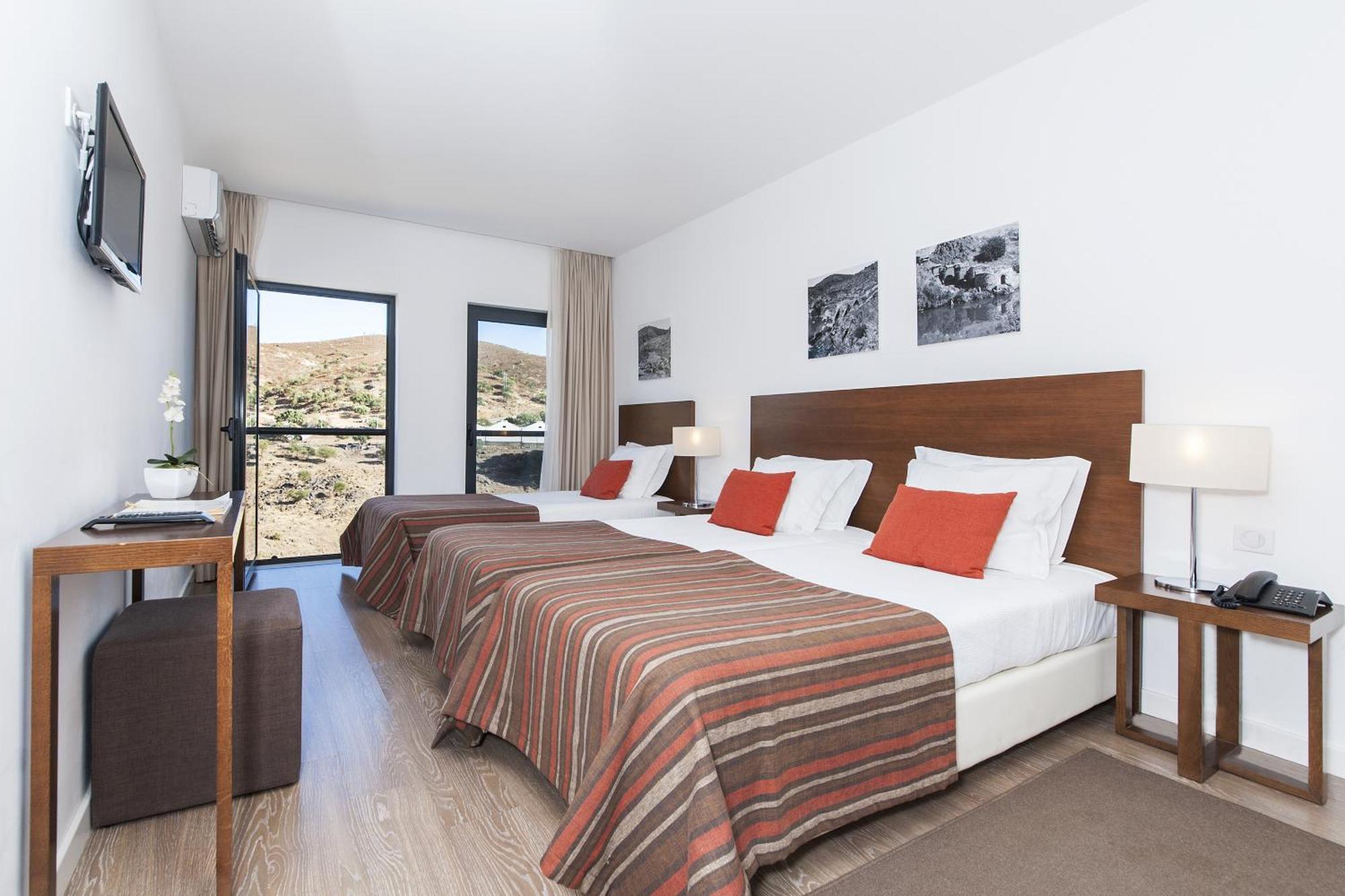 Quarto Twin com Cama Extra