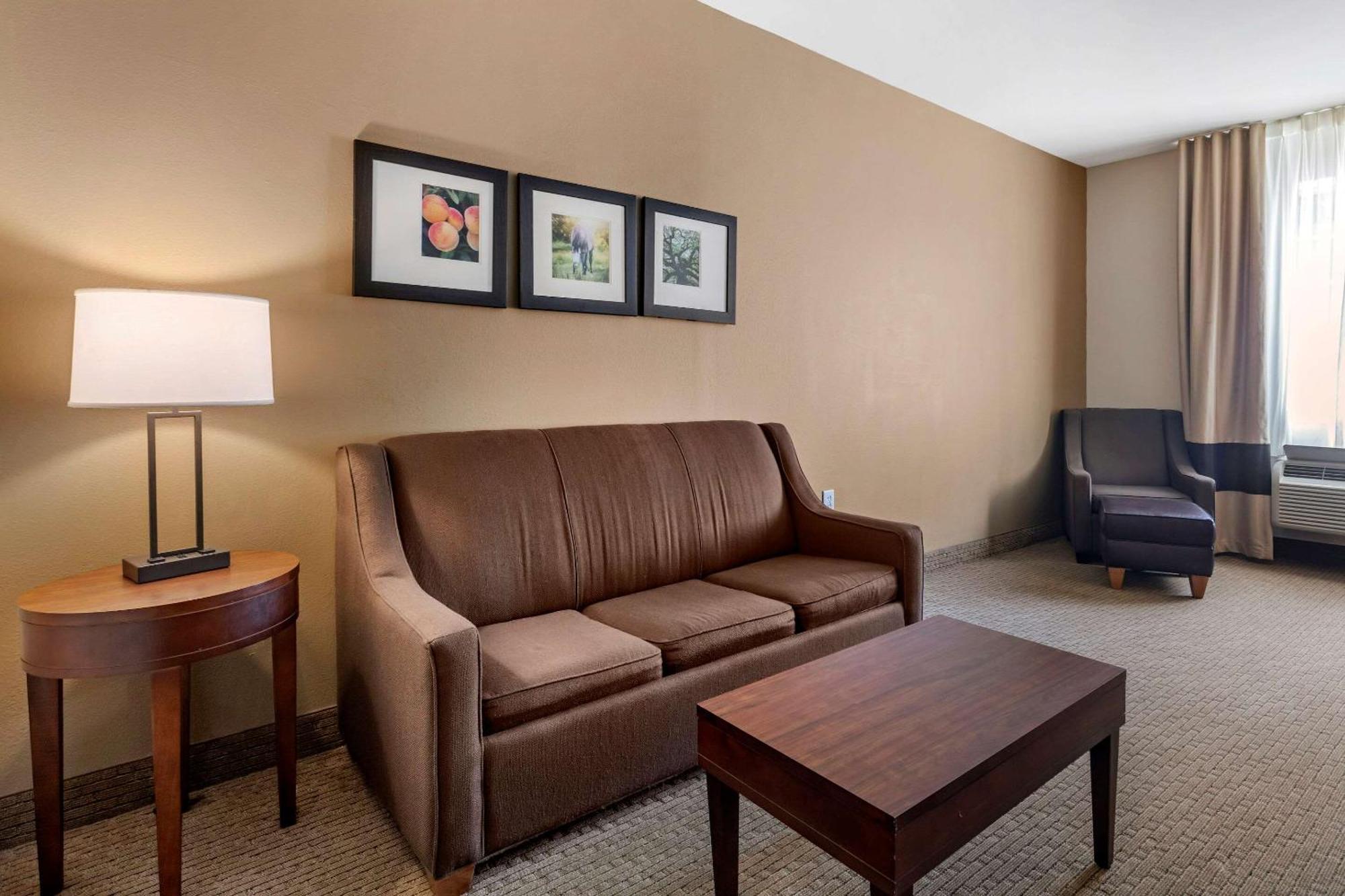 Queen Suite with Two Queen Beds - Non-Smoking