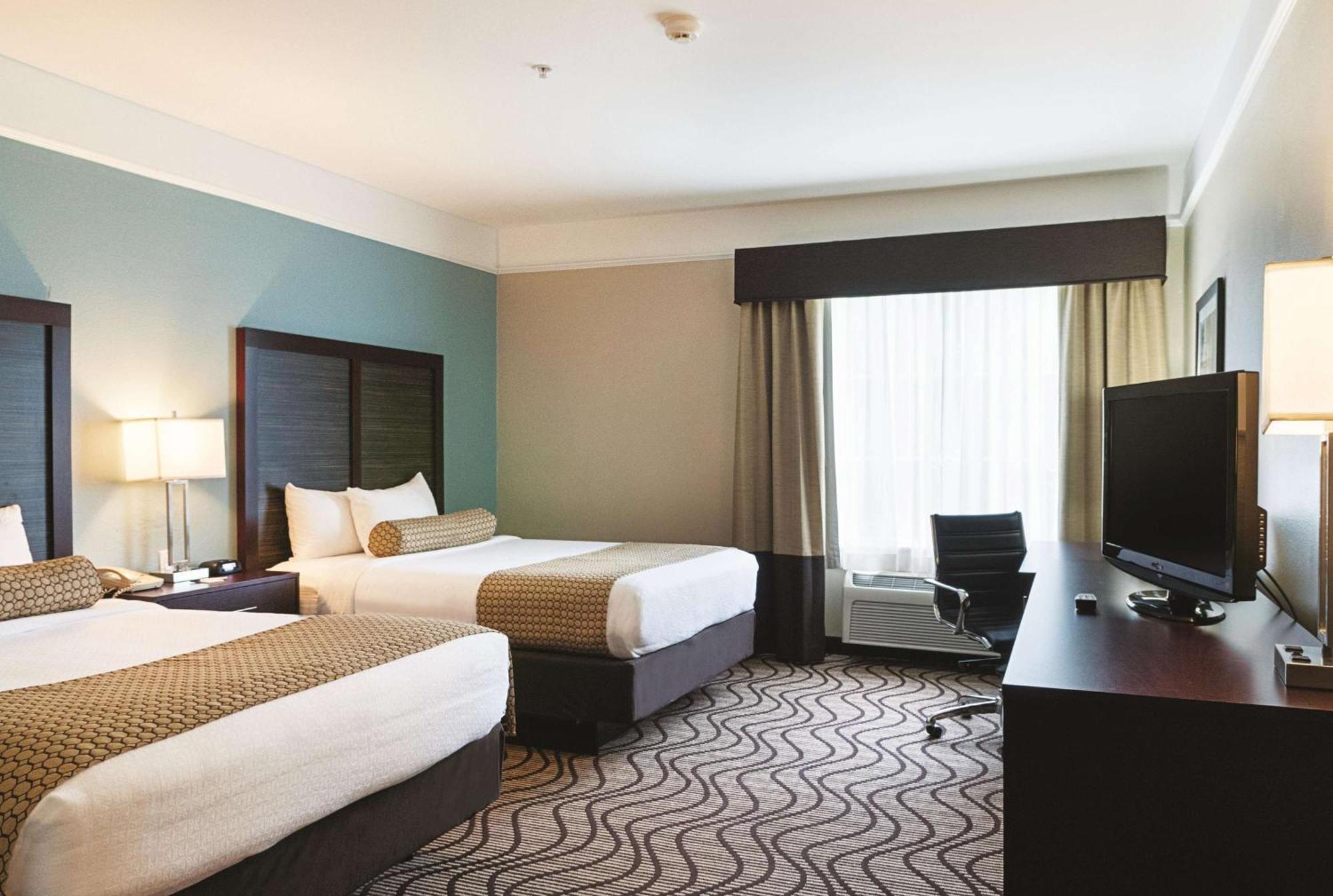 Queen Room with Two Queen Beds and Roll-in Shower - Mobility Accessible/Non-Smoking