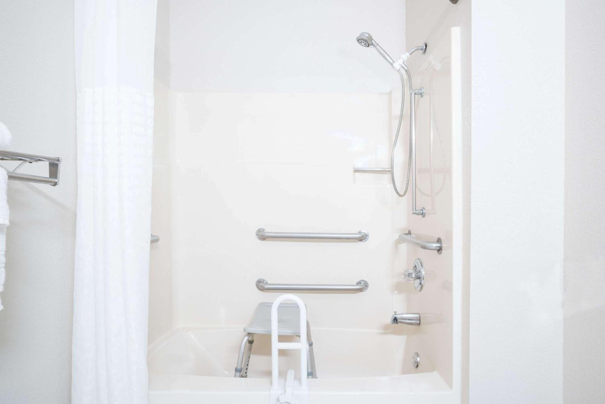 Queen Room - Disability Access/Non-Smoking