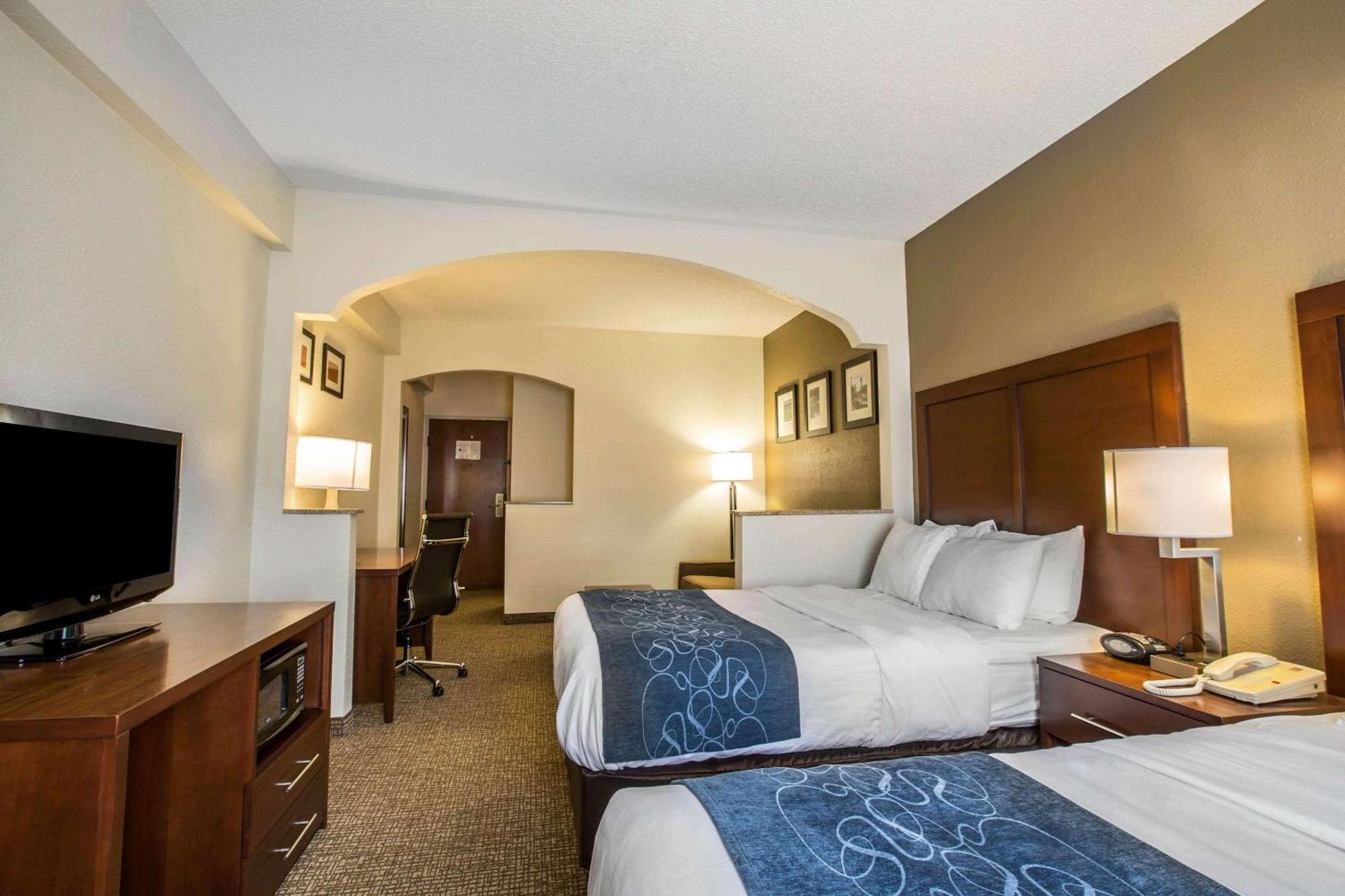 Double Suite with Two Double Beds - Non-Smoking
