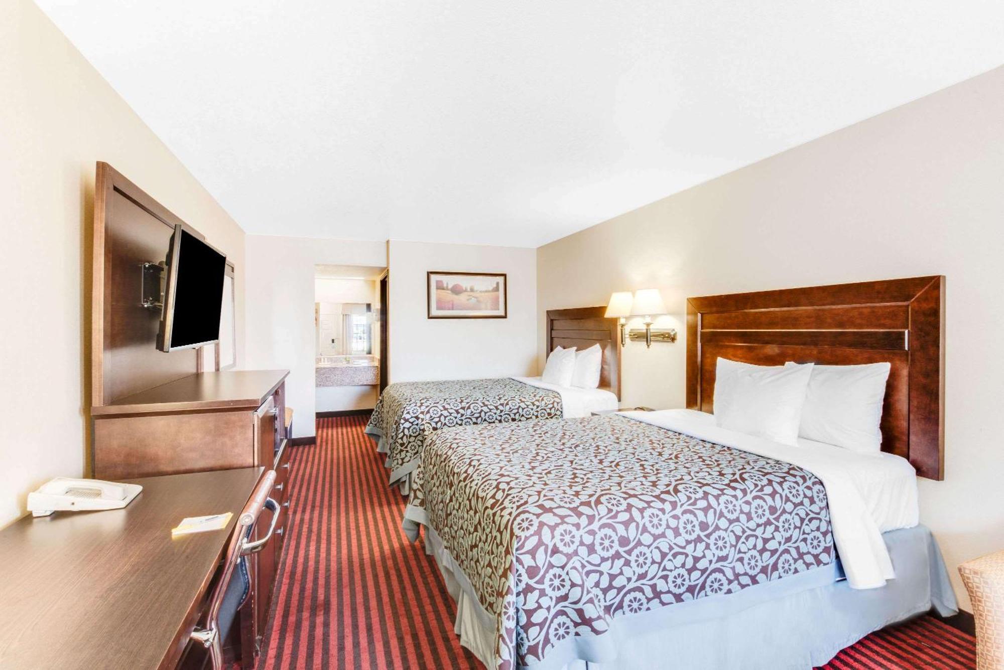 Queen Room with Two Queen Beds - Non-Smoking