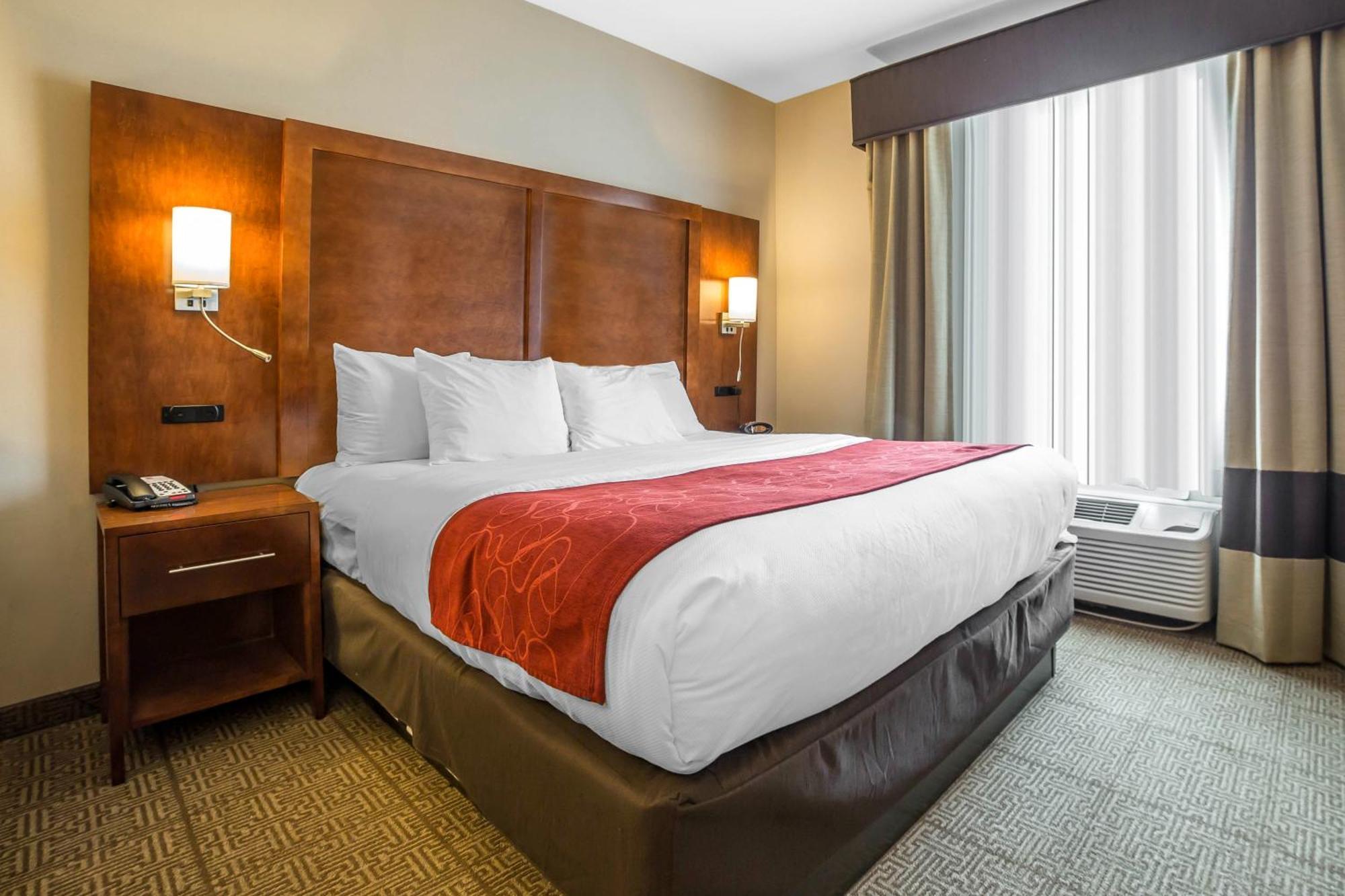 King Suite - Accessible/Non-Smoking