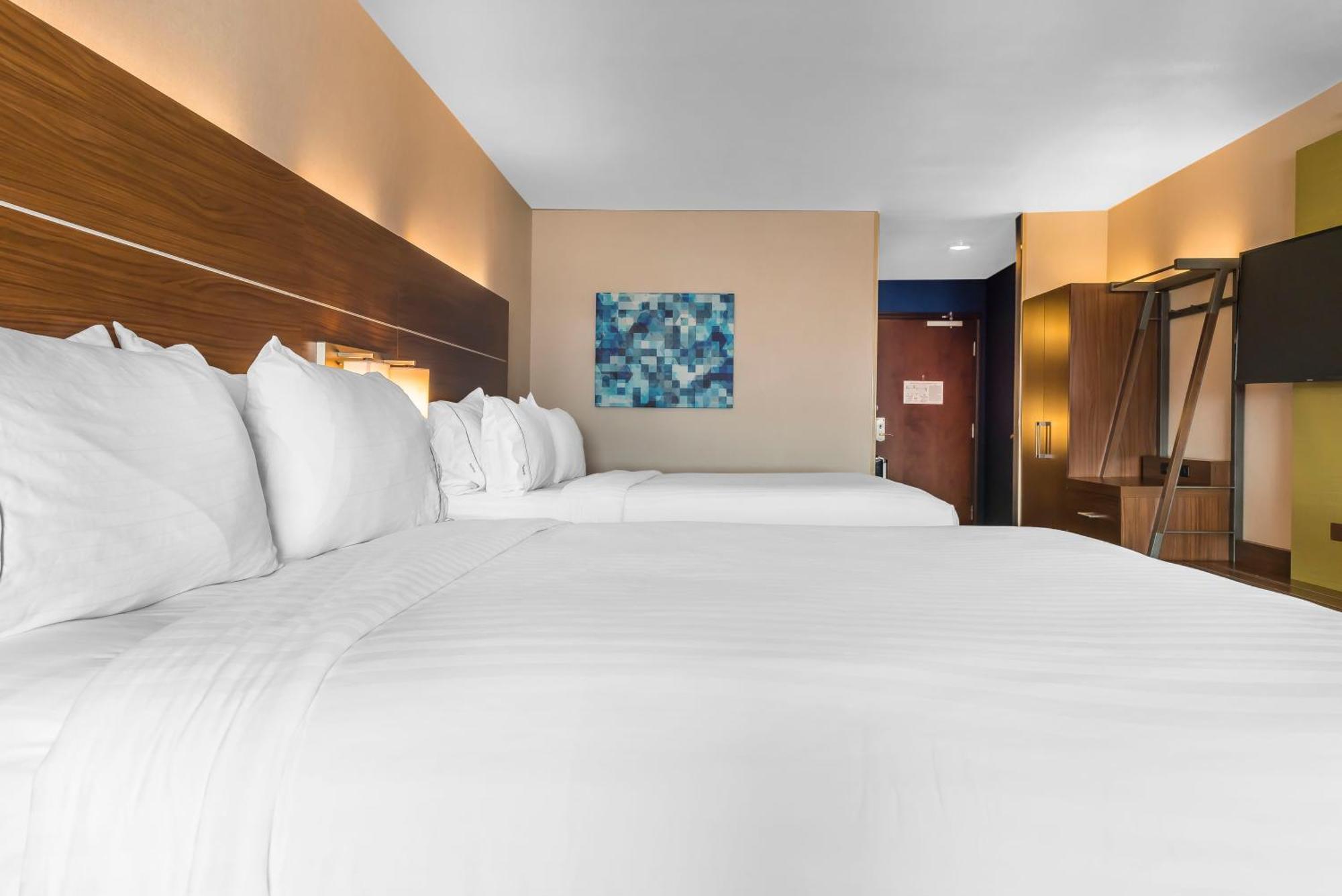 Room with Two Beds - Hearing Accessible - Non-Smoking