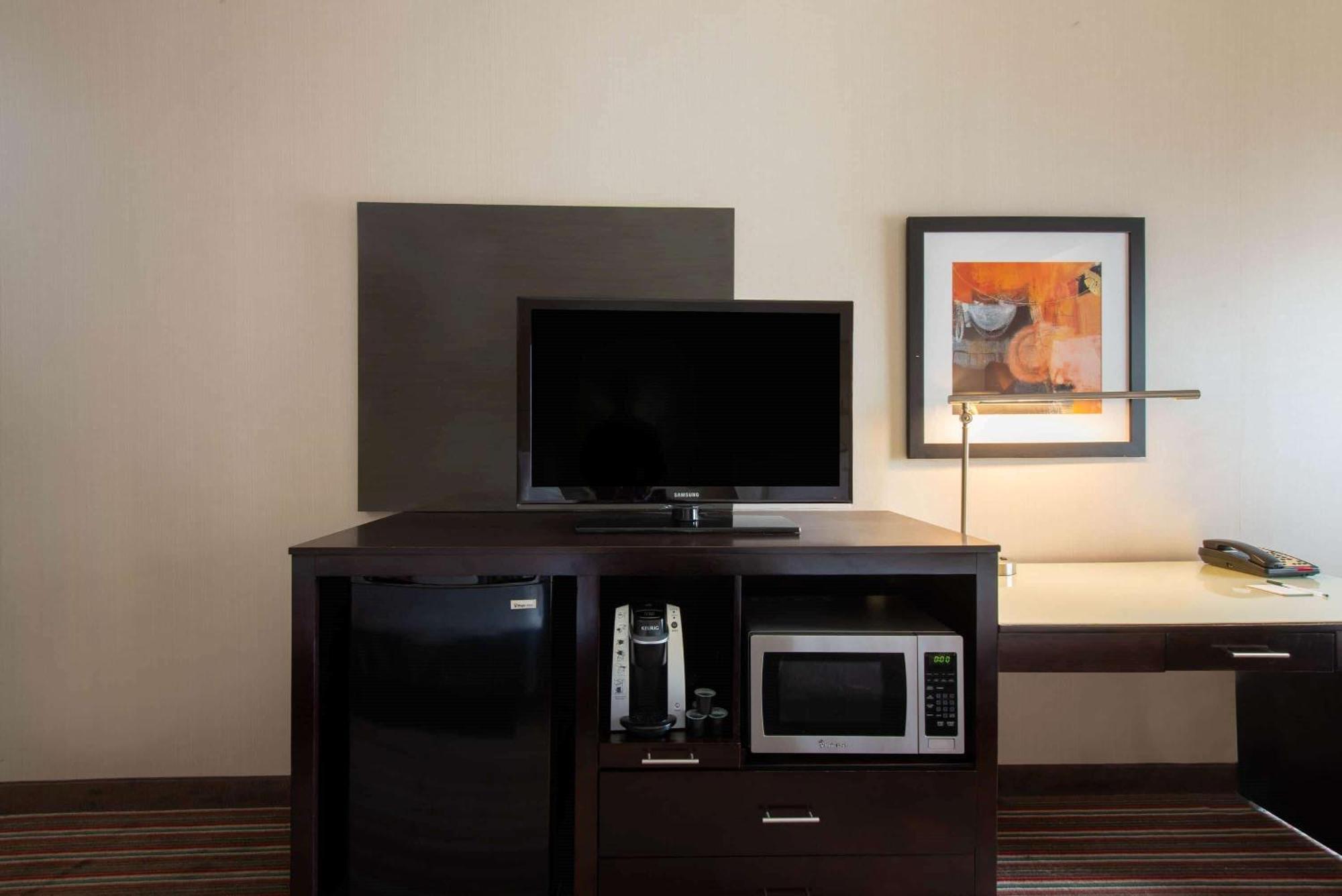 One-Bedroom King Suite Mobility Hearing Impaired Access or Non-Smoking,824508743:JPEG