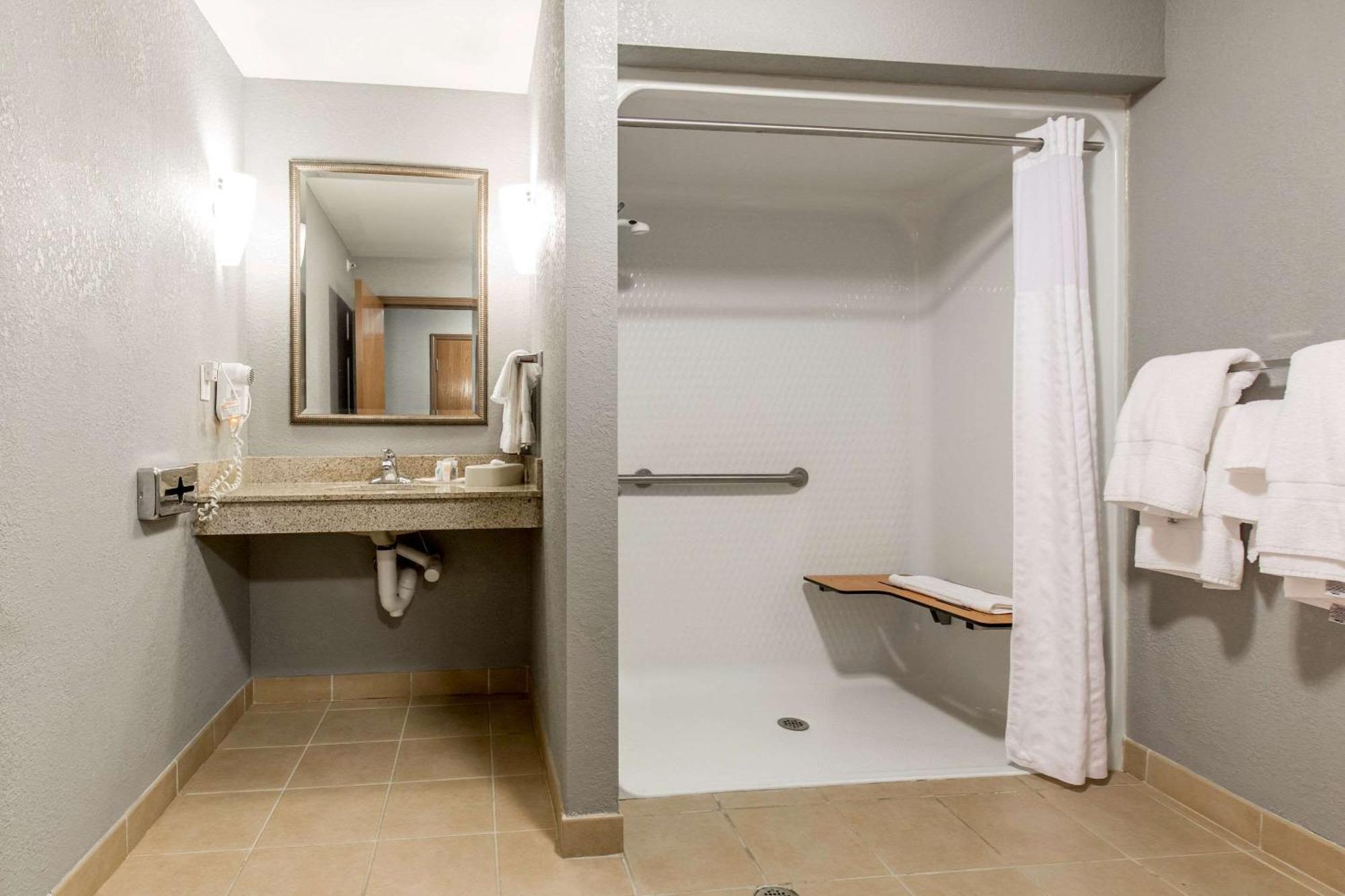 Business King Room - Accessible/Non-Smoking