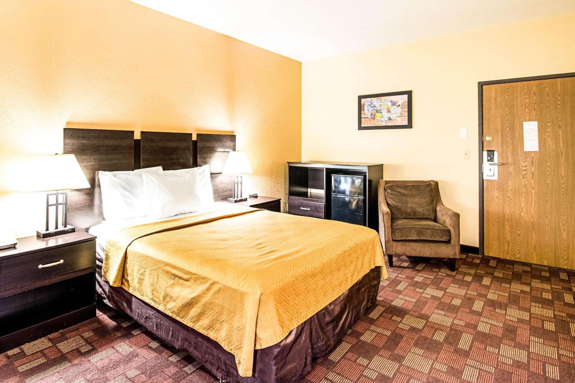 Queen Room - Non-Smoking