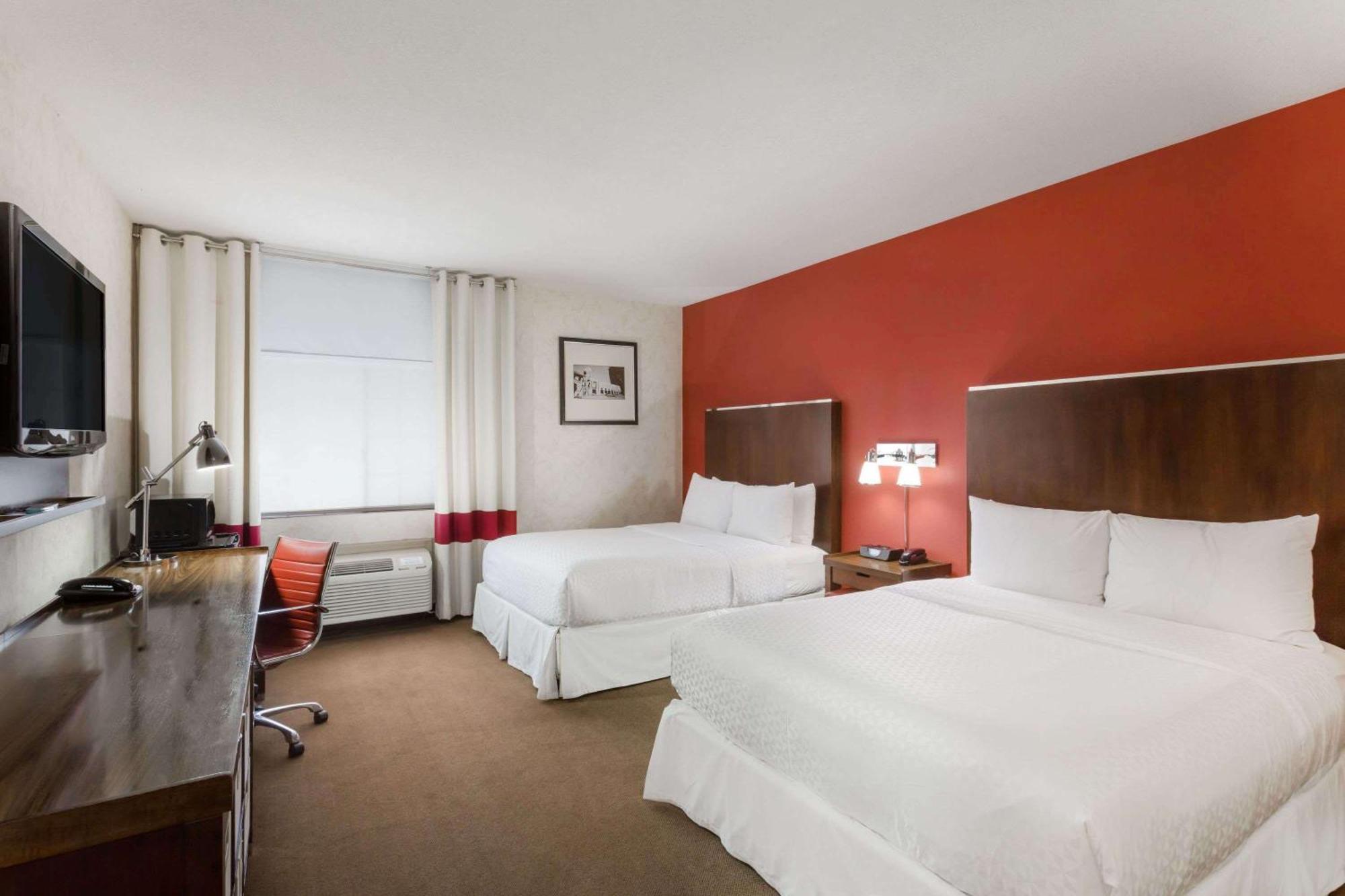 Deluxe Queen Room with Two Queen Beds,1282557862:JPEG