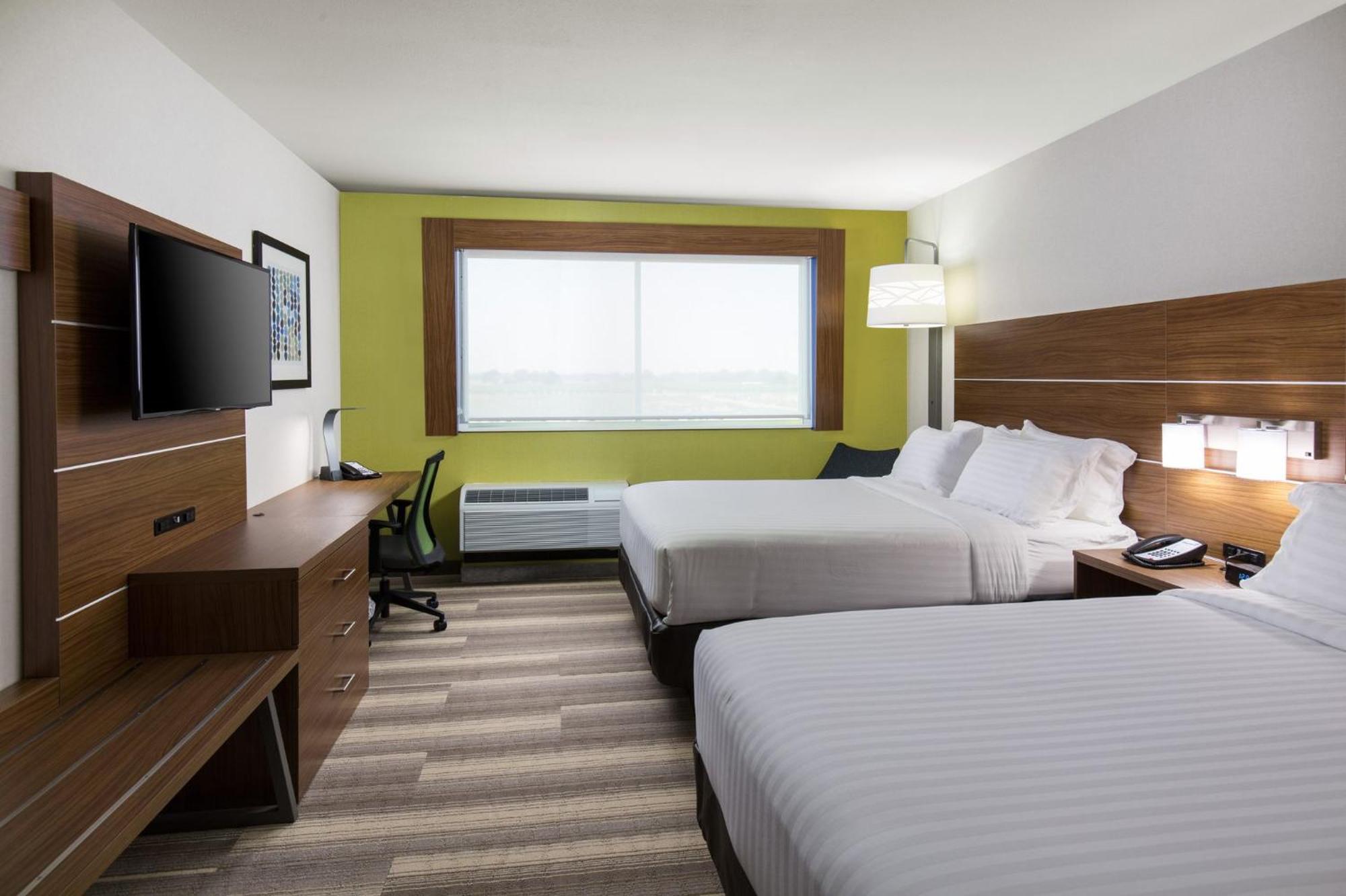 Standard Queen Room with Two Queen Beds - Communications Accessible