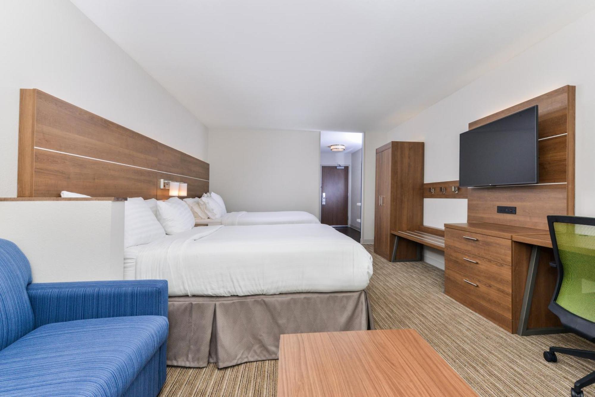 Queen Suite with Two Queen Beds