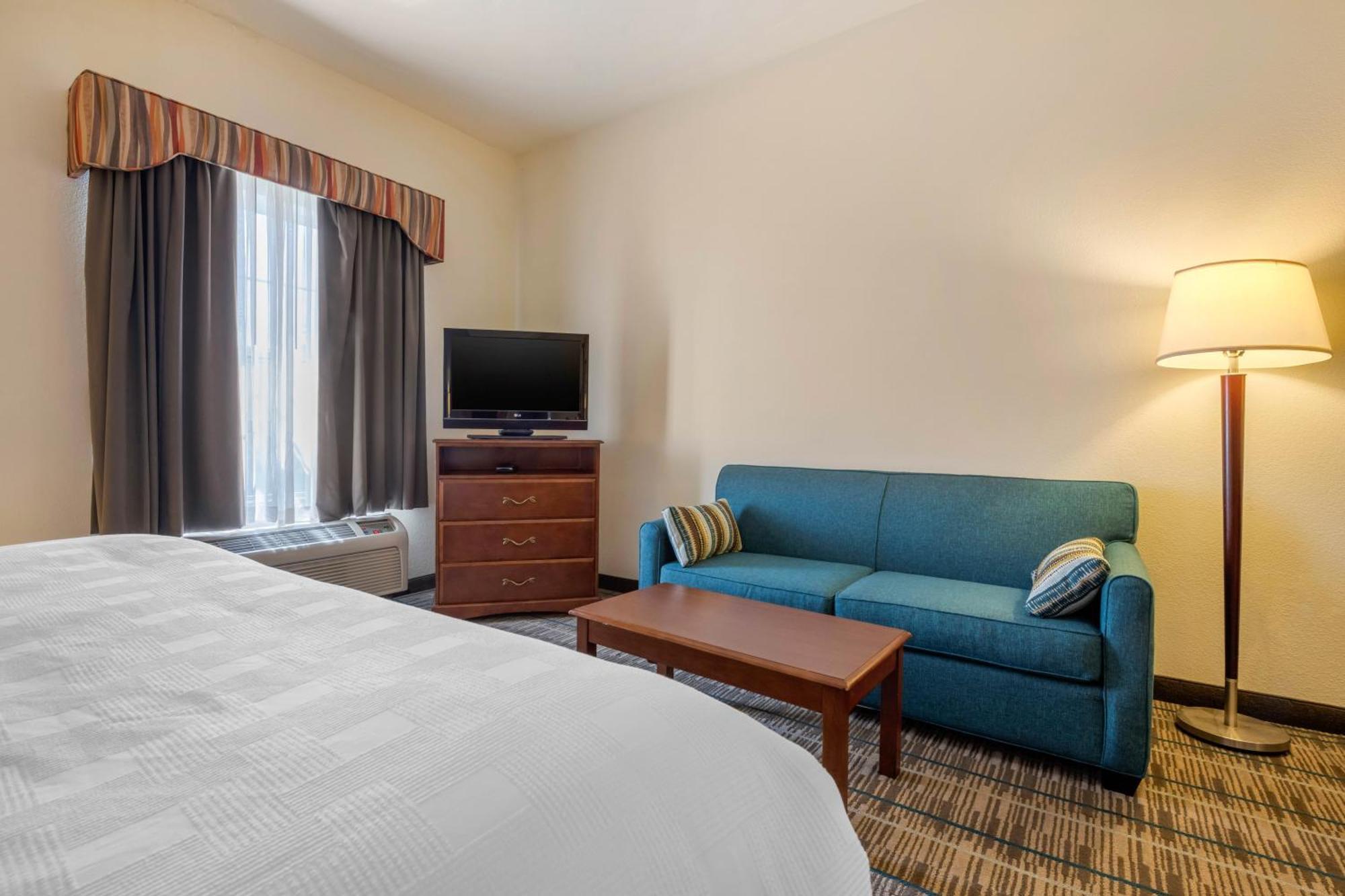 King Room with Roll-In Shower - Accessible/Non-Smoking
