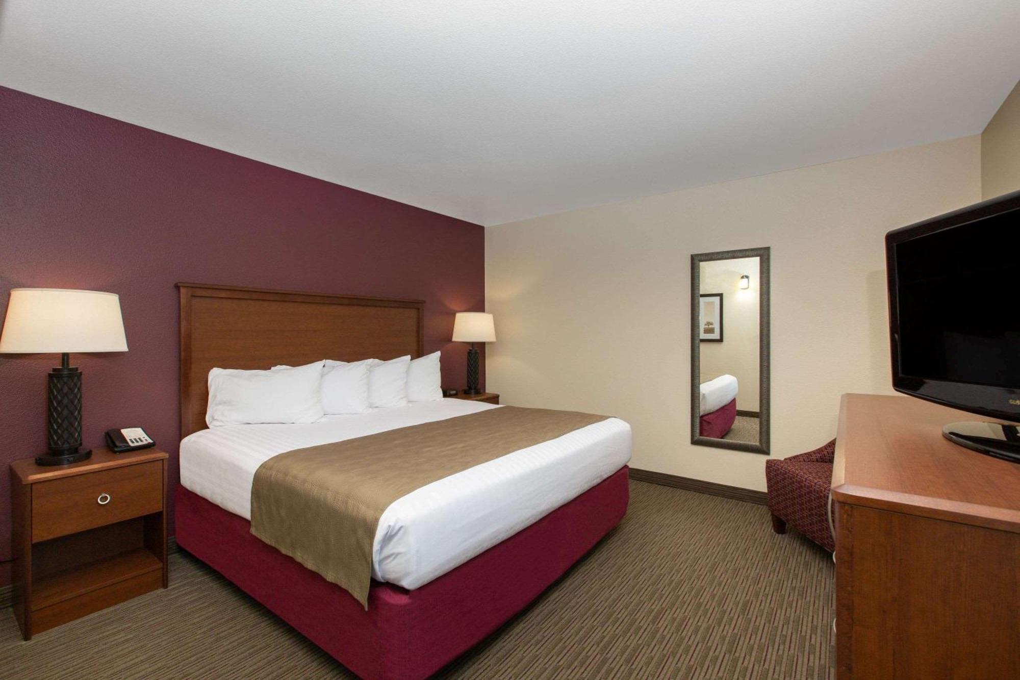 Deluxe King Room - Non-Smoking
