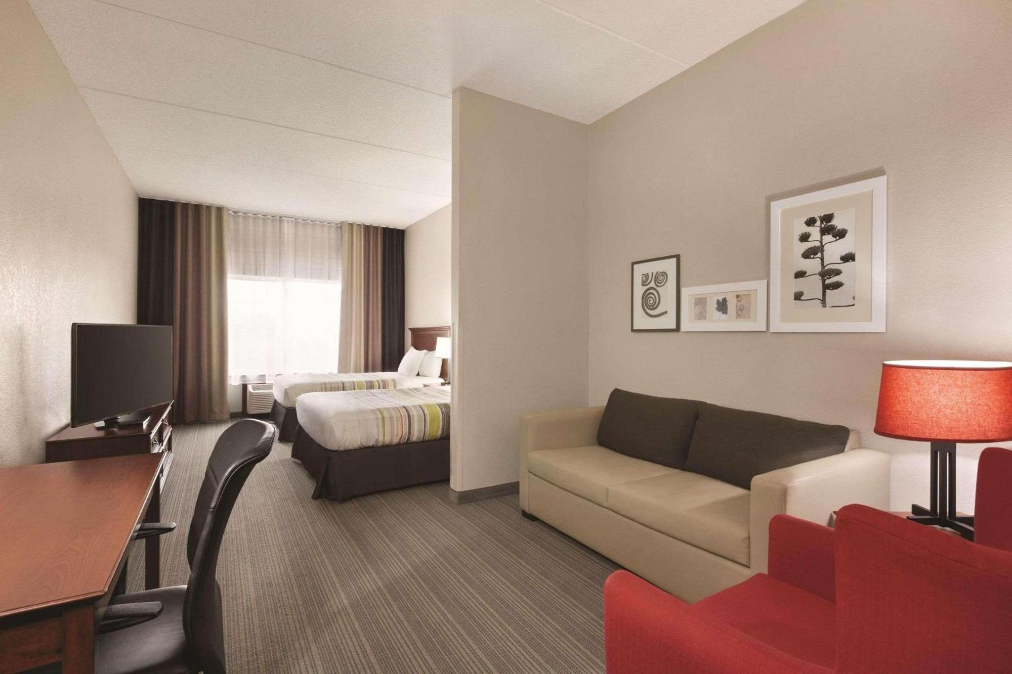 Queen Suite with Two Queen Beds and Sofa Bed - Non Smoking