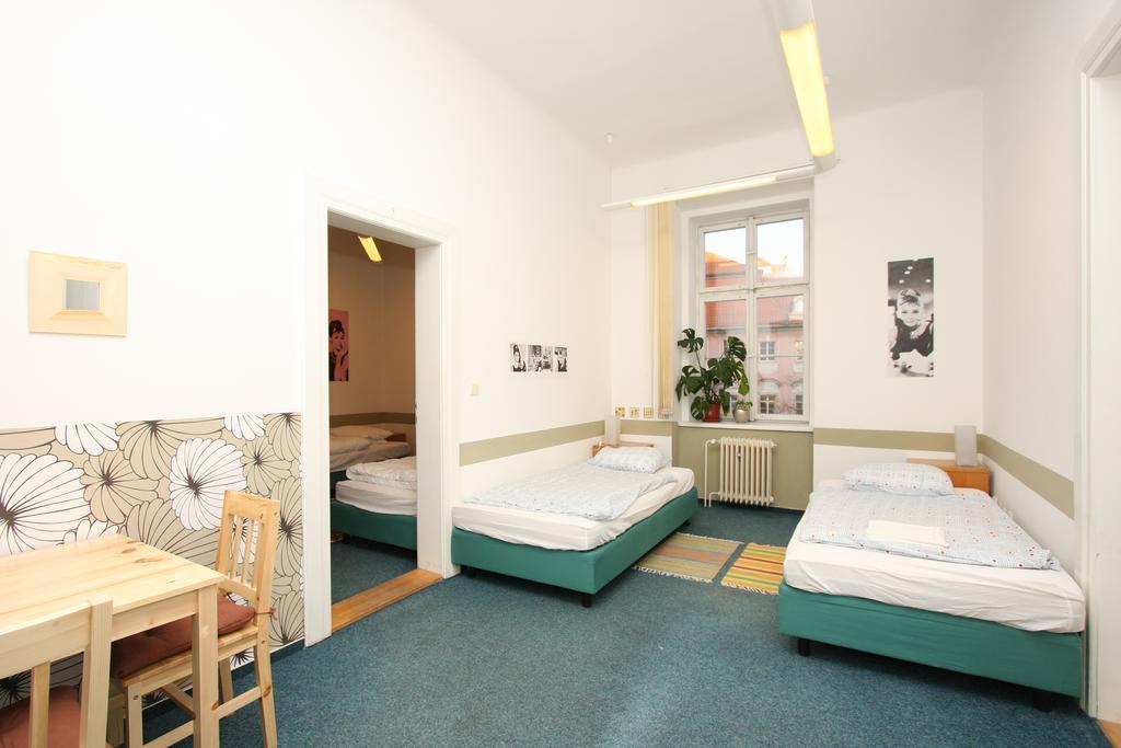 Chambre Double ou Lits Jumeaux avec Salle de Bains Commune
