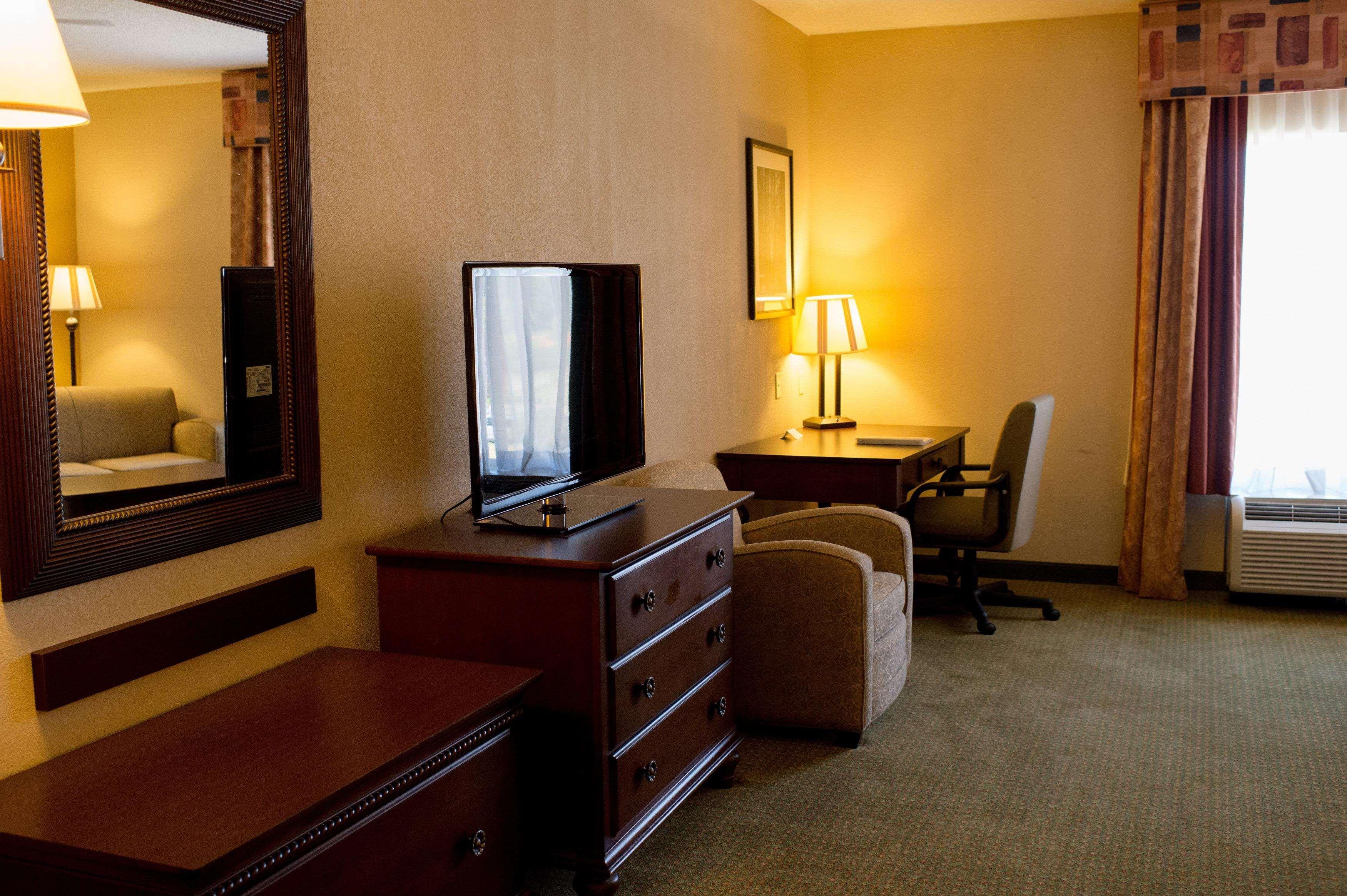 One-Bedroom King Suite - Non-Smoking