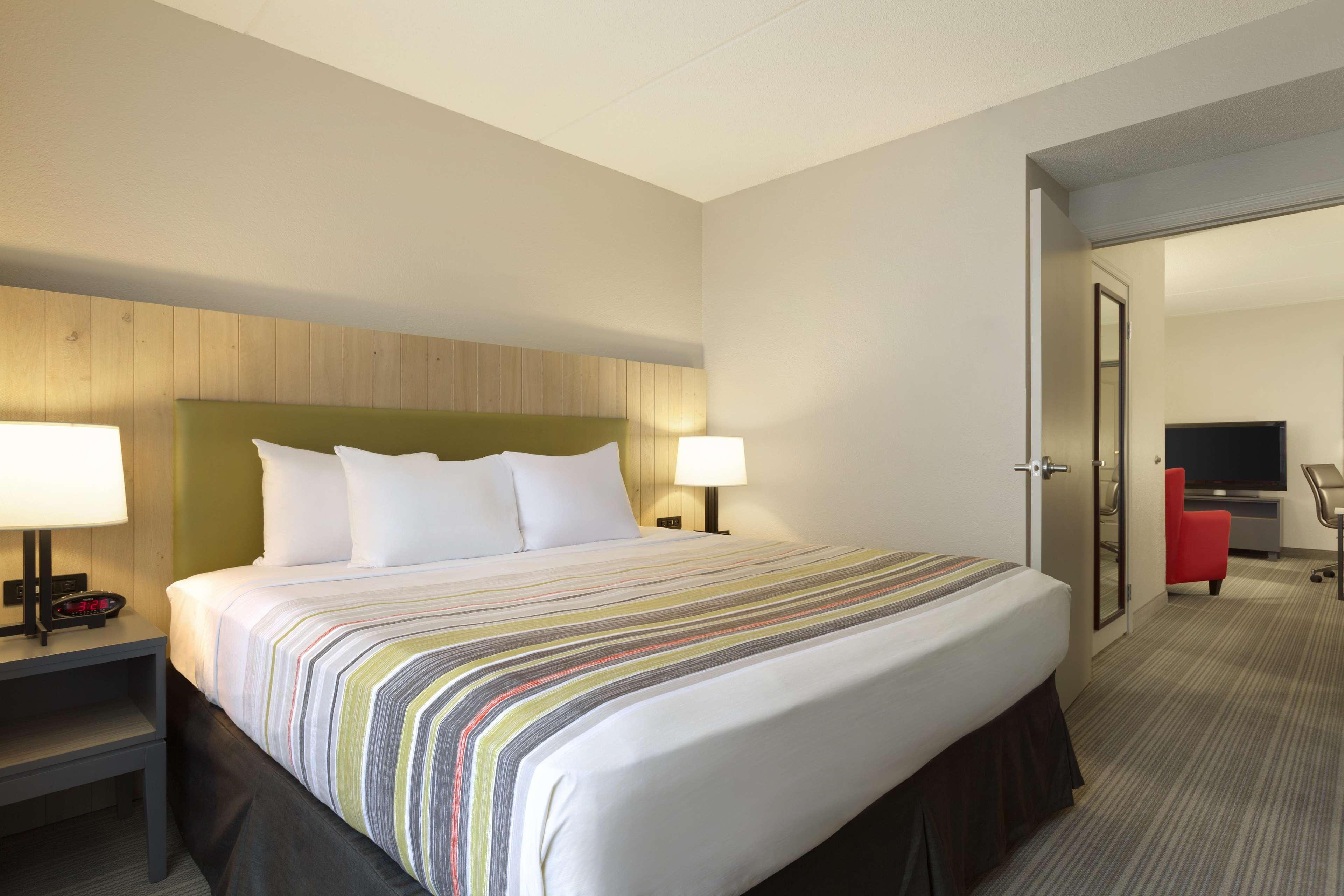 One-Bedroom King Suite - Non-Smoking